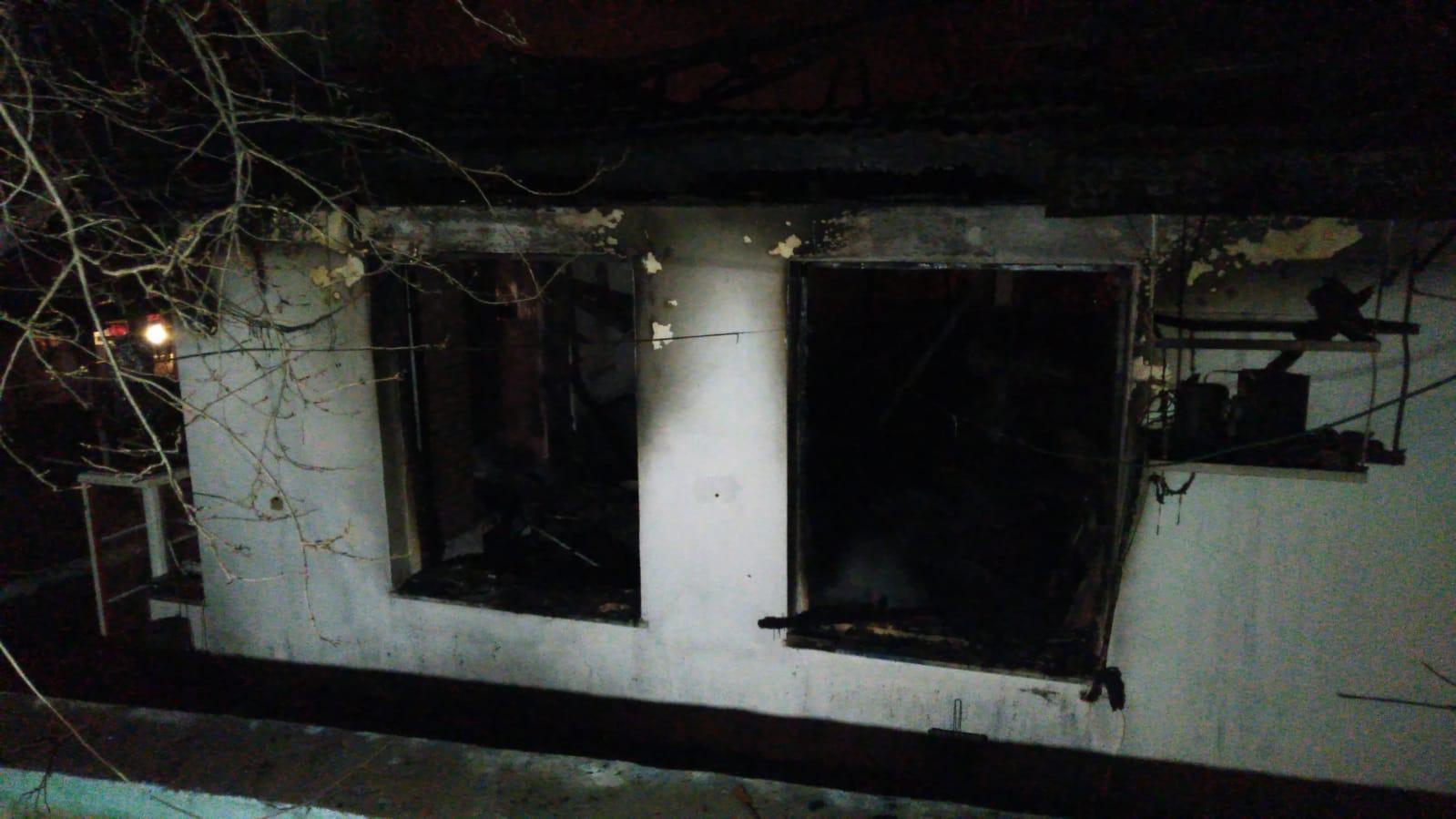 Denizlide kapalı restoranda yangın: 3 ölü