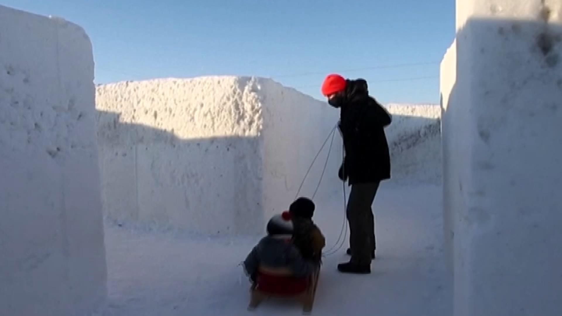 Kanadadaki dünyanın en büyük kar labirentine ziyaretçi akını
