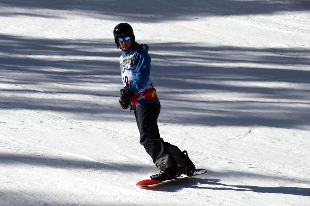 Çankırıda diplomatlar kayak pistinde yarıştı