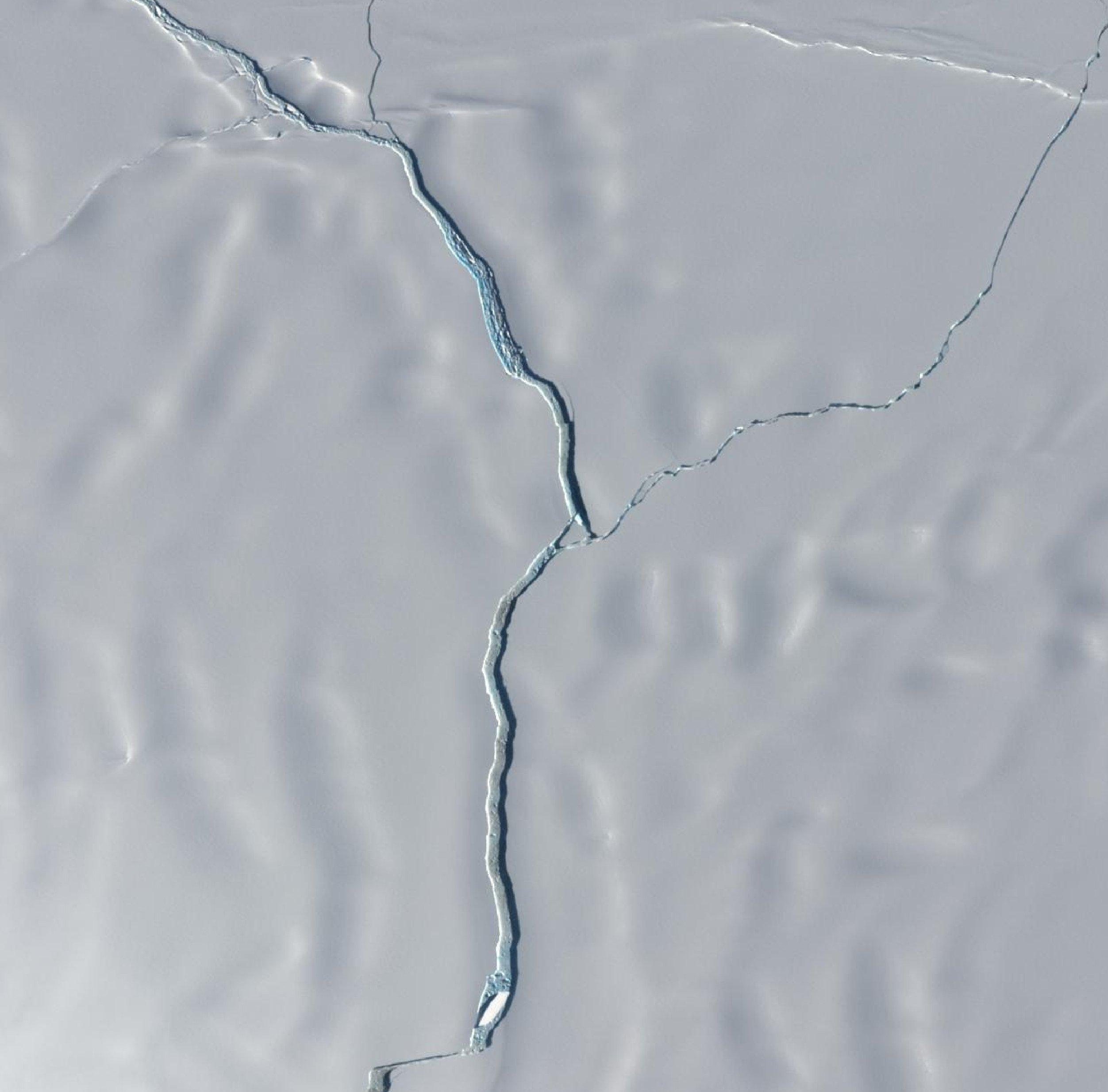 Antarktika’dan büyük bir buzul çatlayarak kopma noktasına geldi
