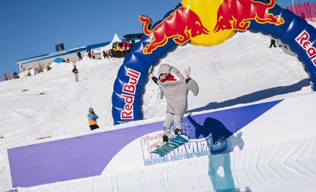 Red Bull Kar Havuzu Kostüm Savaşları yayında