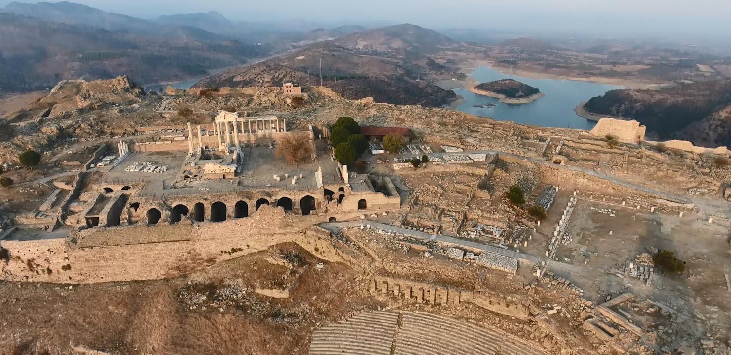 Zeus Sunağının Bergamaya iadesi için ilk adım atıldı