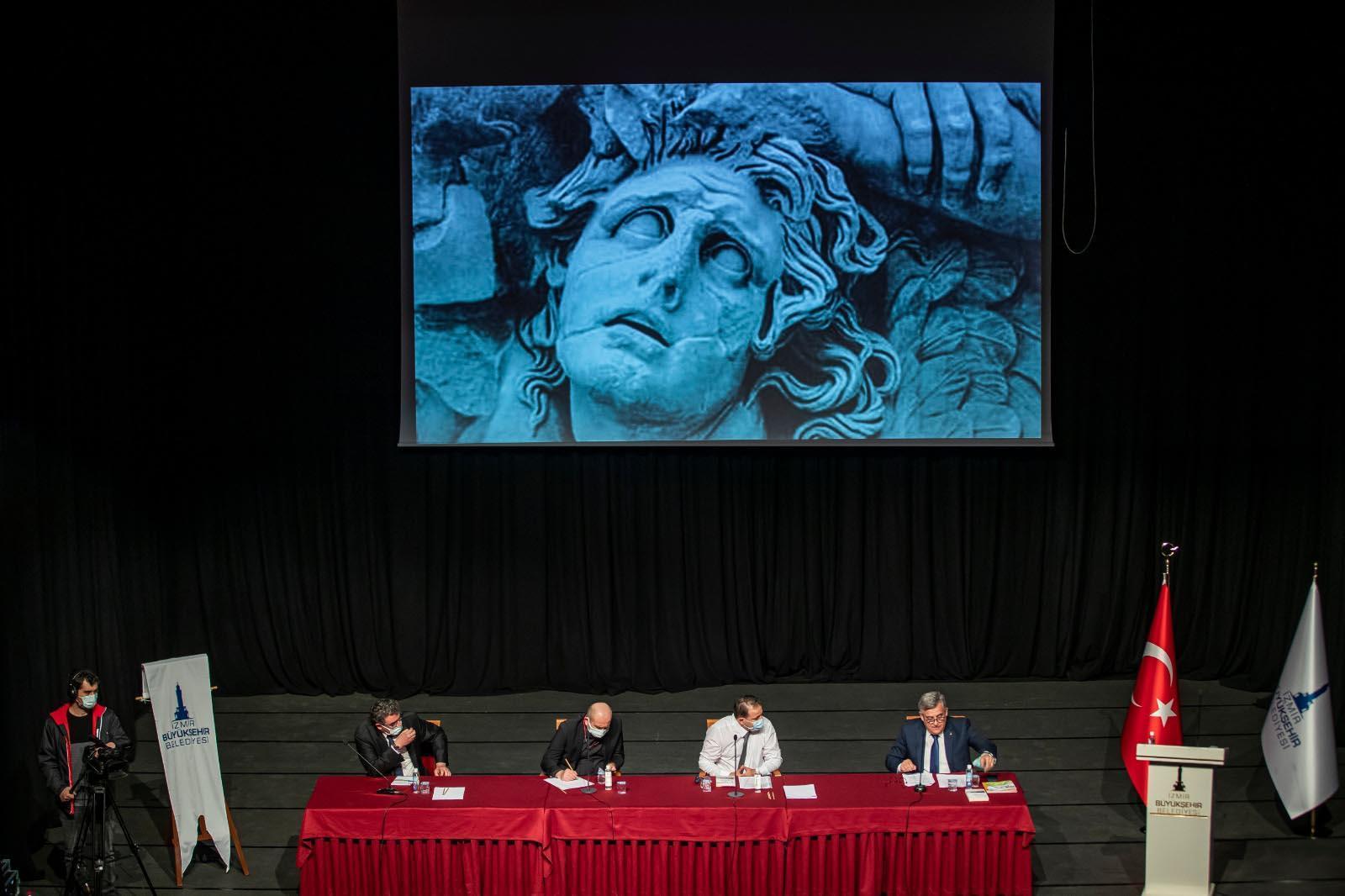 Zeus Sunağının Bergamaya iadesi için ilk adım atıldı