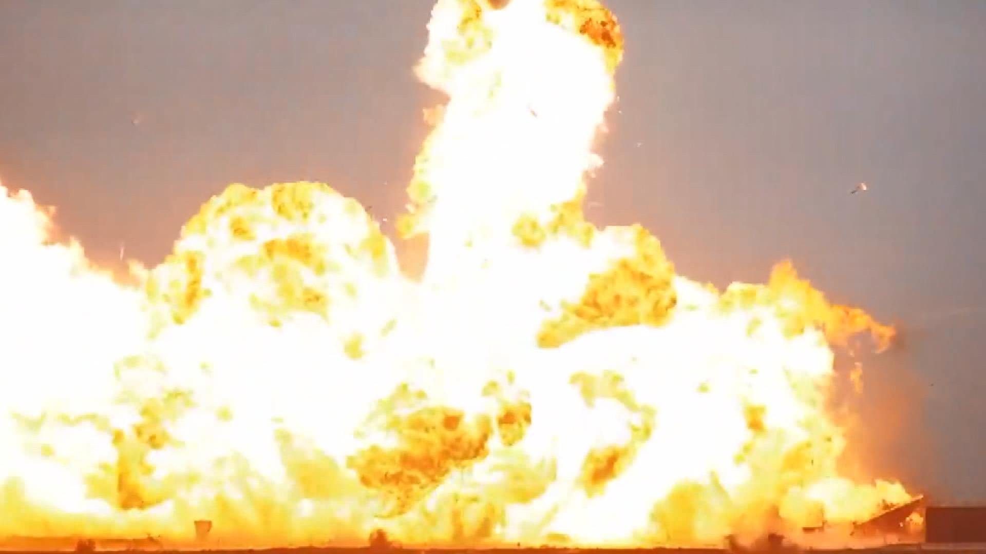 SpaceX’in uzay aracı, inişten sonra patladı