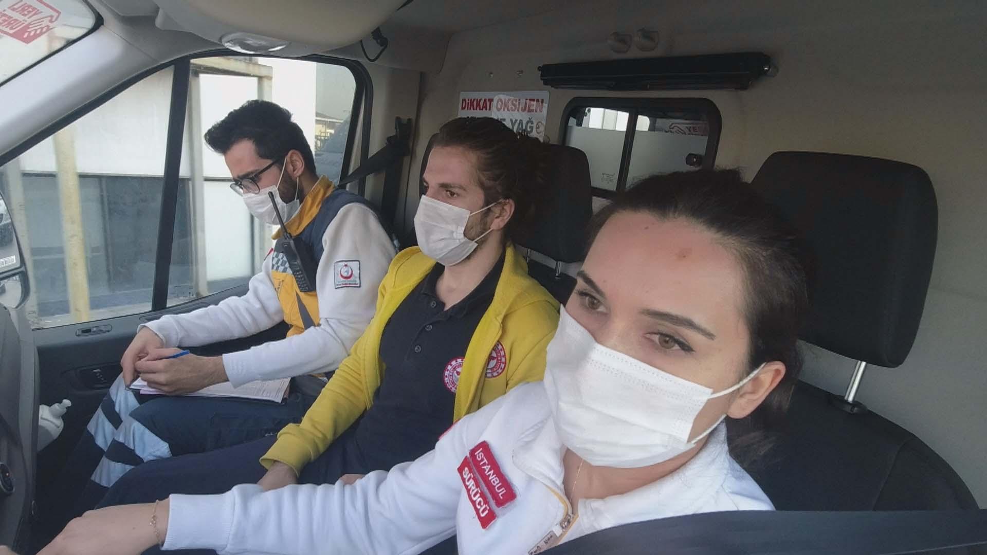 Hastamı sen götürme, kaza yaparsın diyen de oldu, yuhalayan da.... İstanbulun kadın ambulans şoförleri...