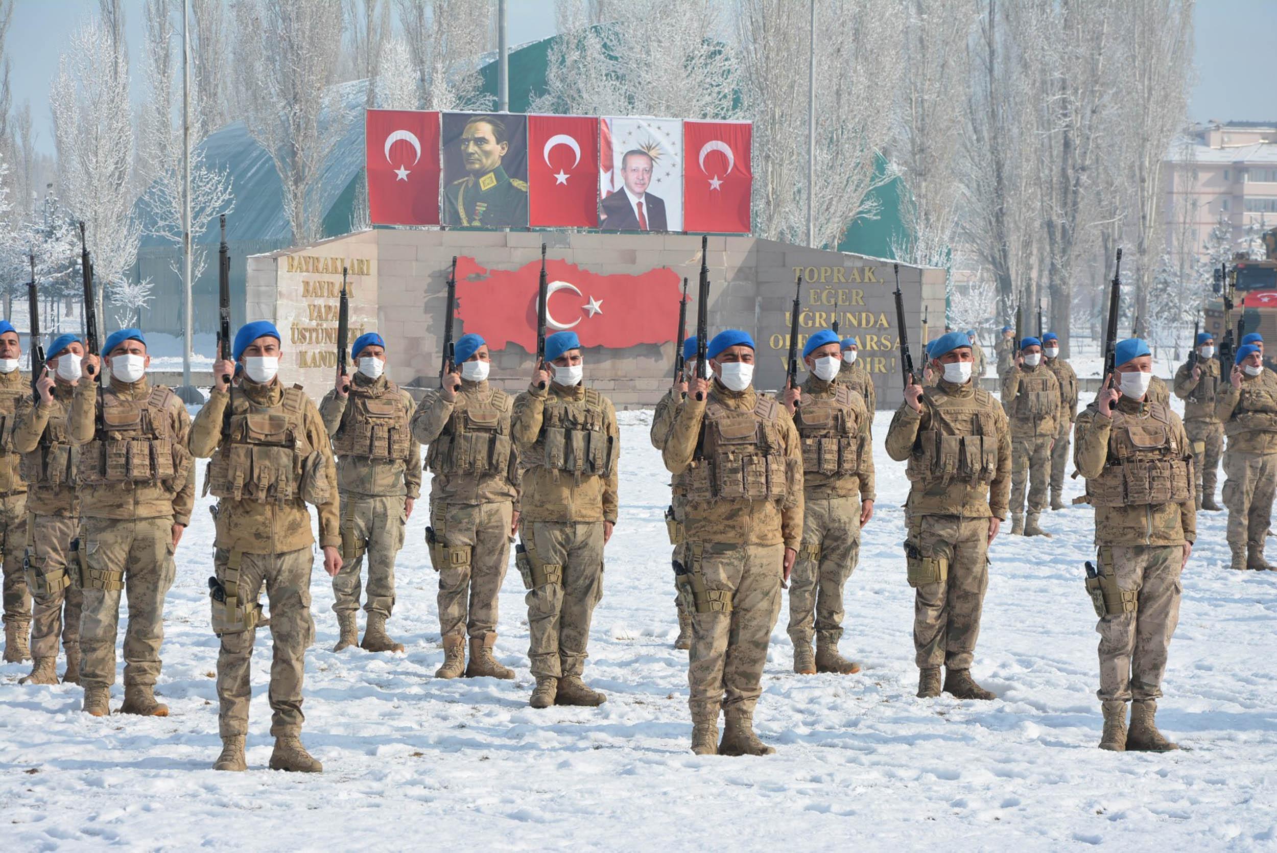 Komandolar, dualarla Ağrıdan Afrine uğurlandı