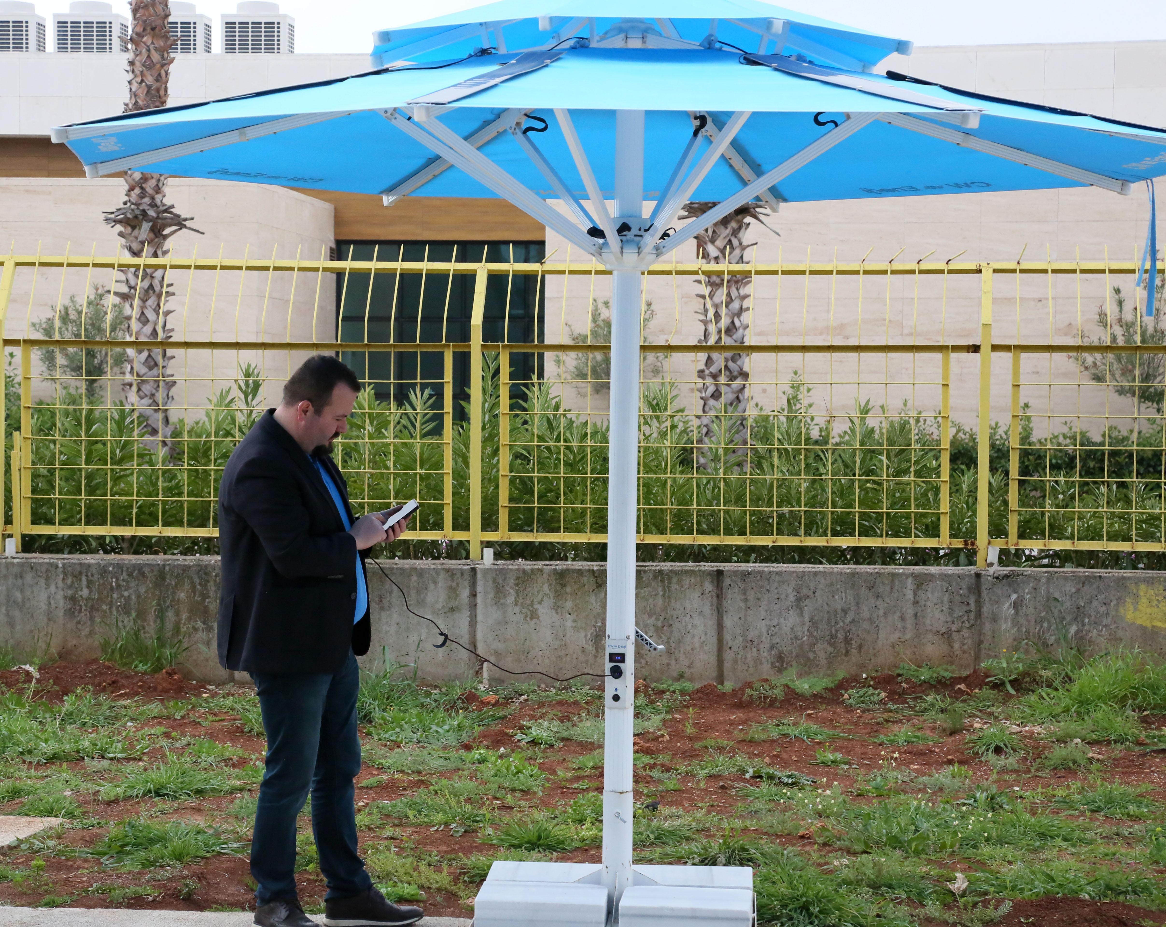 Plaj şemsiyeleri elektrik üretecek