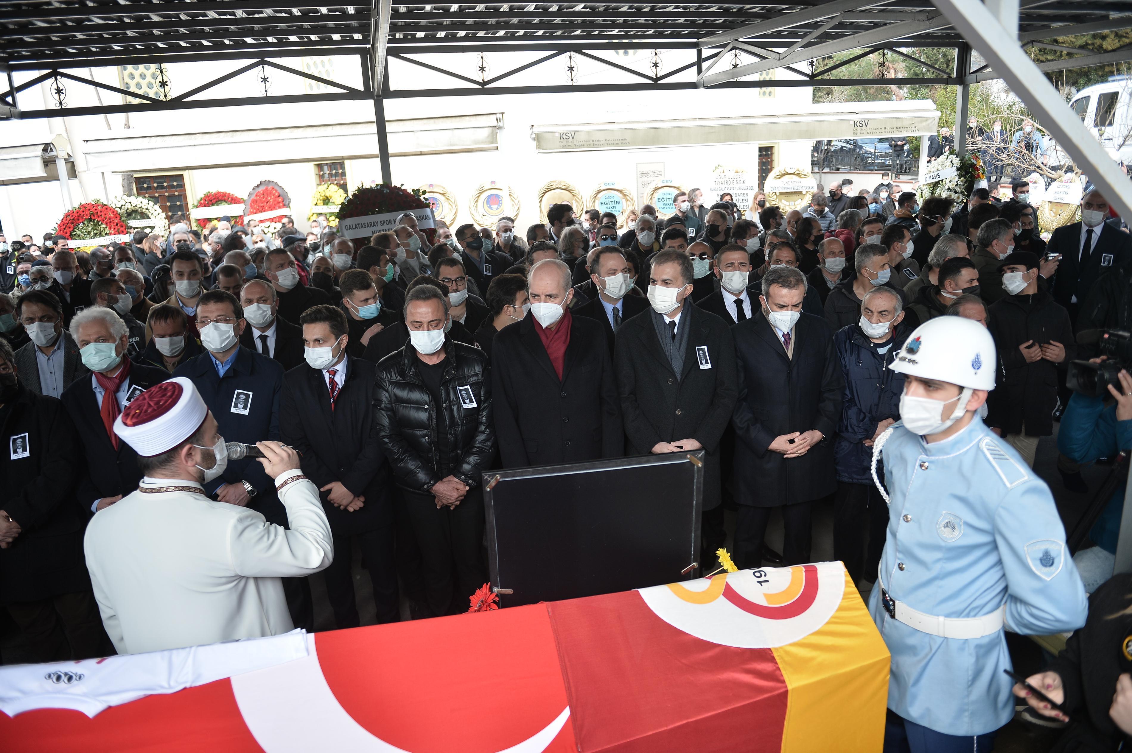 Usta Oyuncu Rasim Öztekin son yolculuğuna uğurlandı