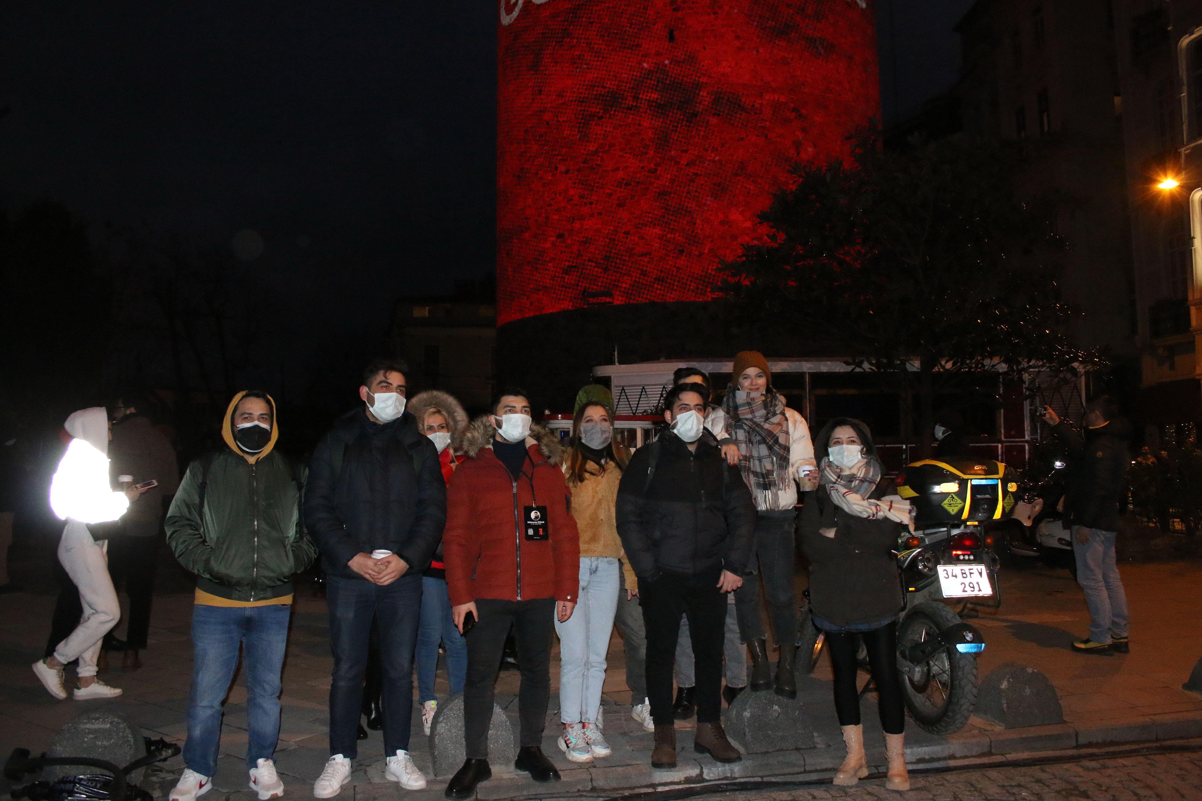 İstiklal Marşının kabulünün 100üncü yılına özel Galata Kulesinde video mapping gösterisi