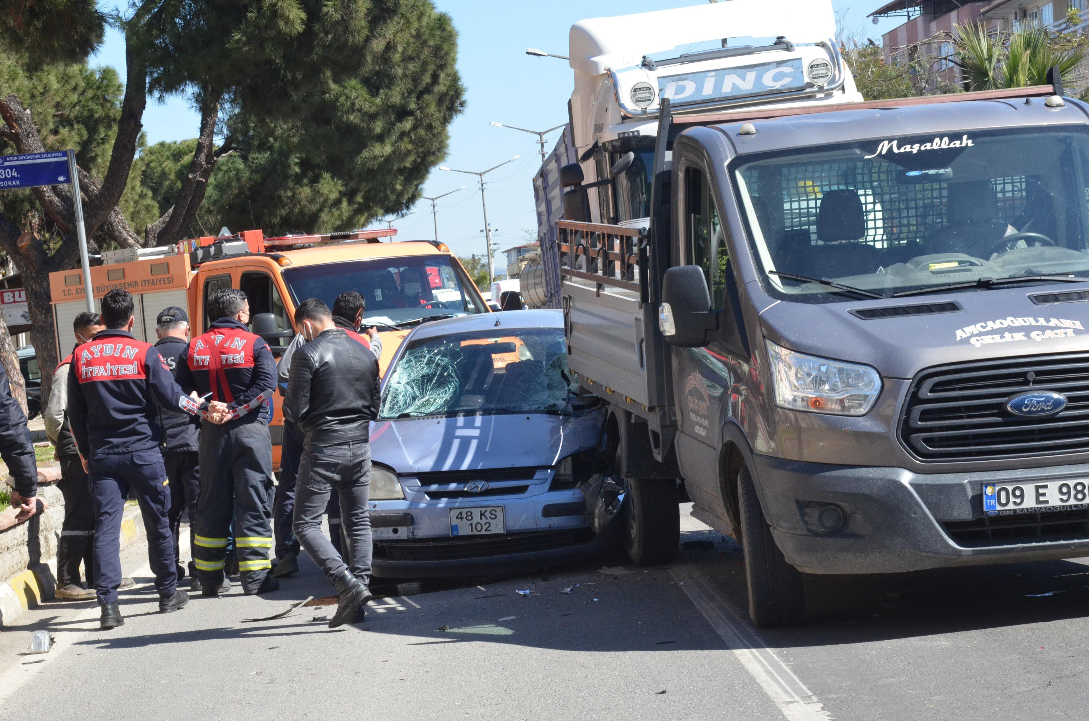 Sürücüsü kalp krizi geçiren otomobil kontrolden çıktı: 1 ölü, 2 yaralı