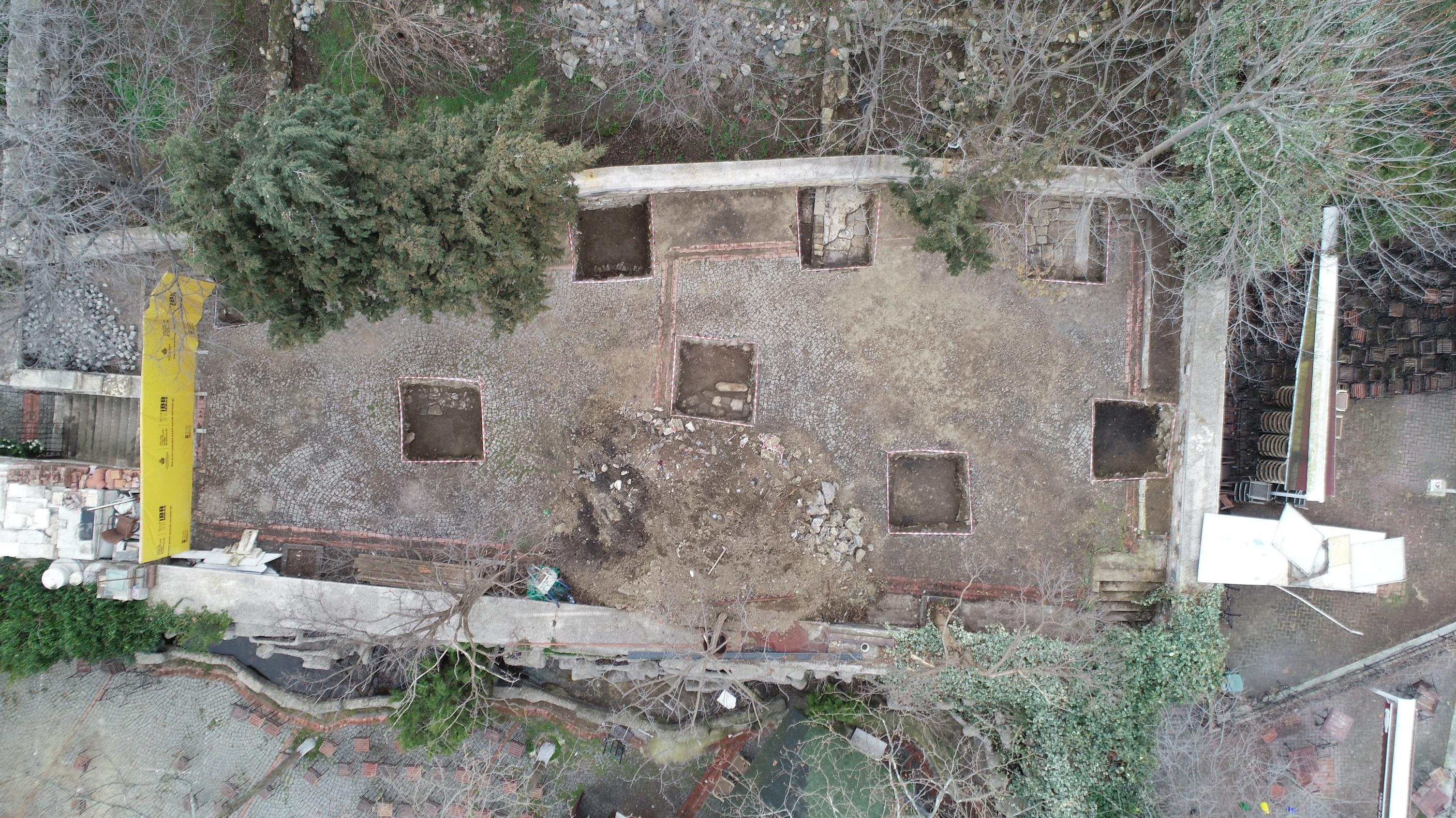 Kaldırım kazıldıkça tarih çıkıyor