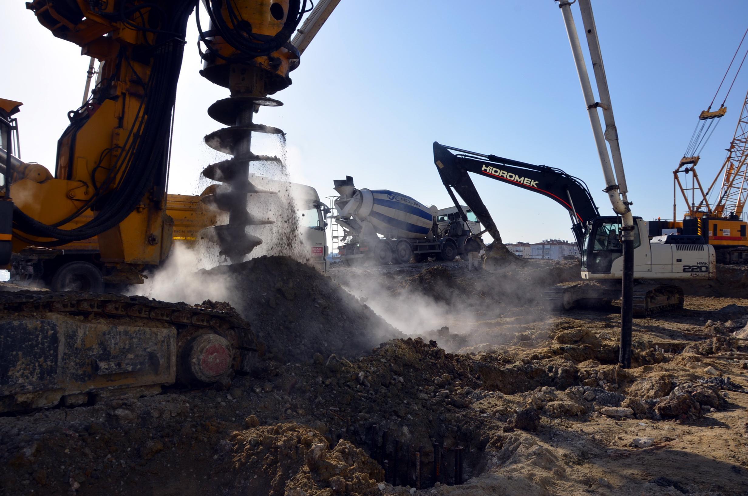 Avcılardaki kaymayı önlemek için 736 fore kazık yetmeyecek