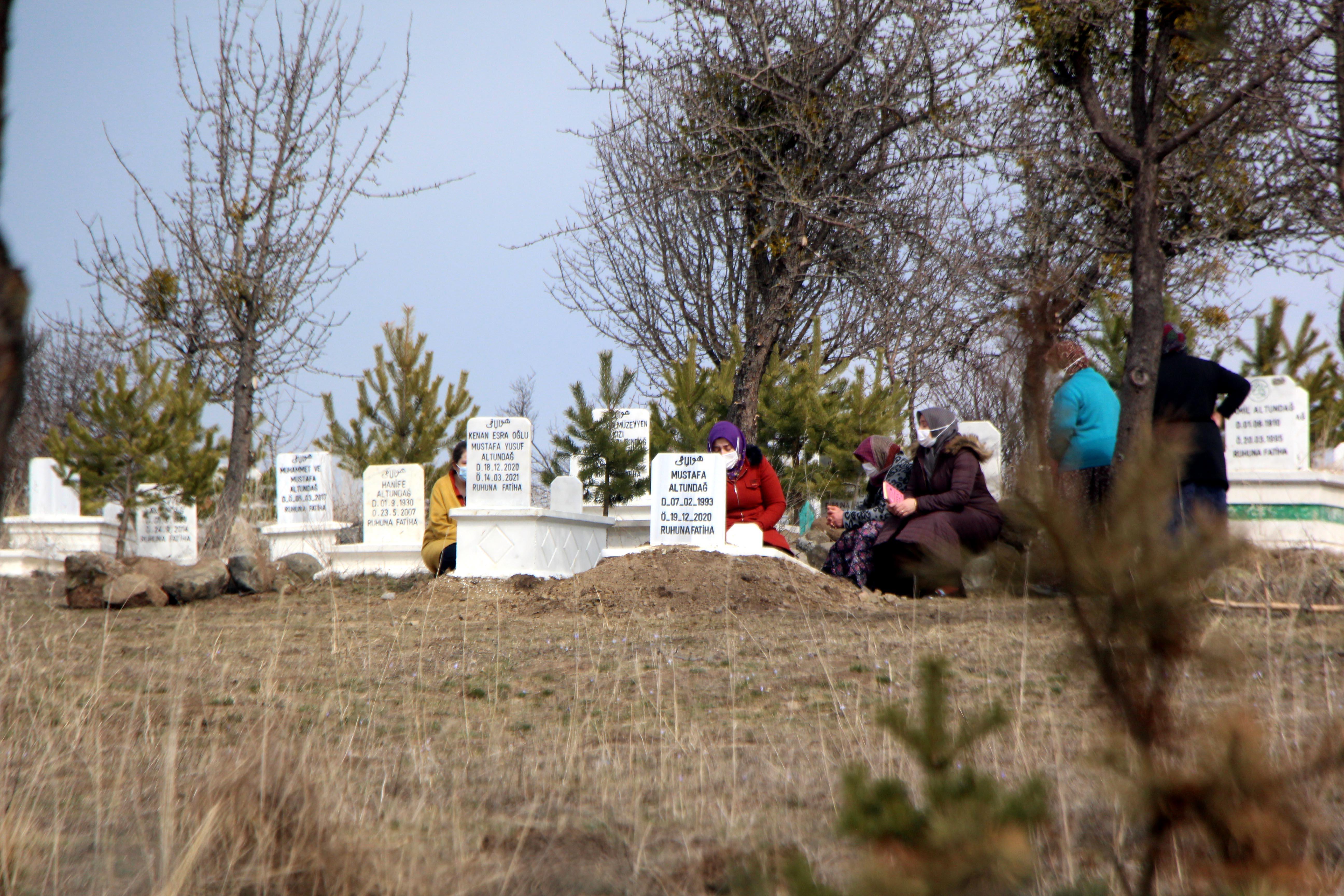 3 aylık bebek koronavirüsten hayatını kaybetti