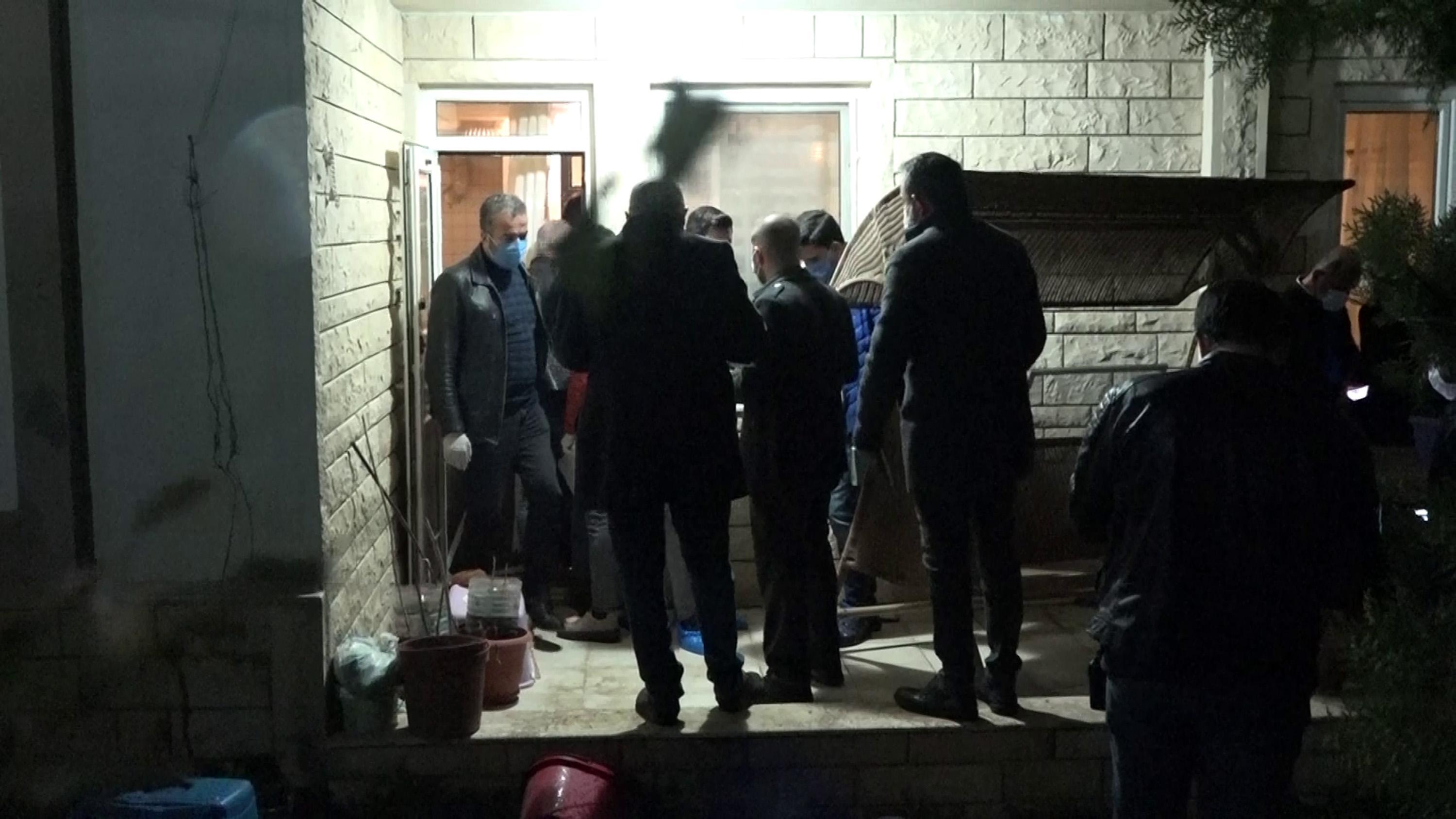 Anne ve babası ile ablasını öldürüp intihar etti