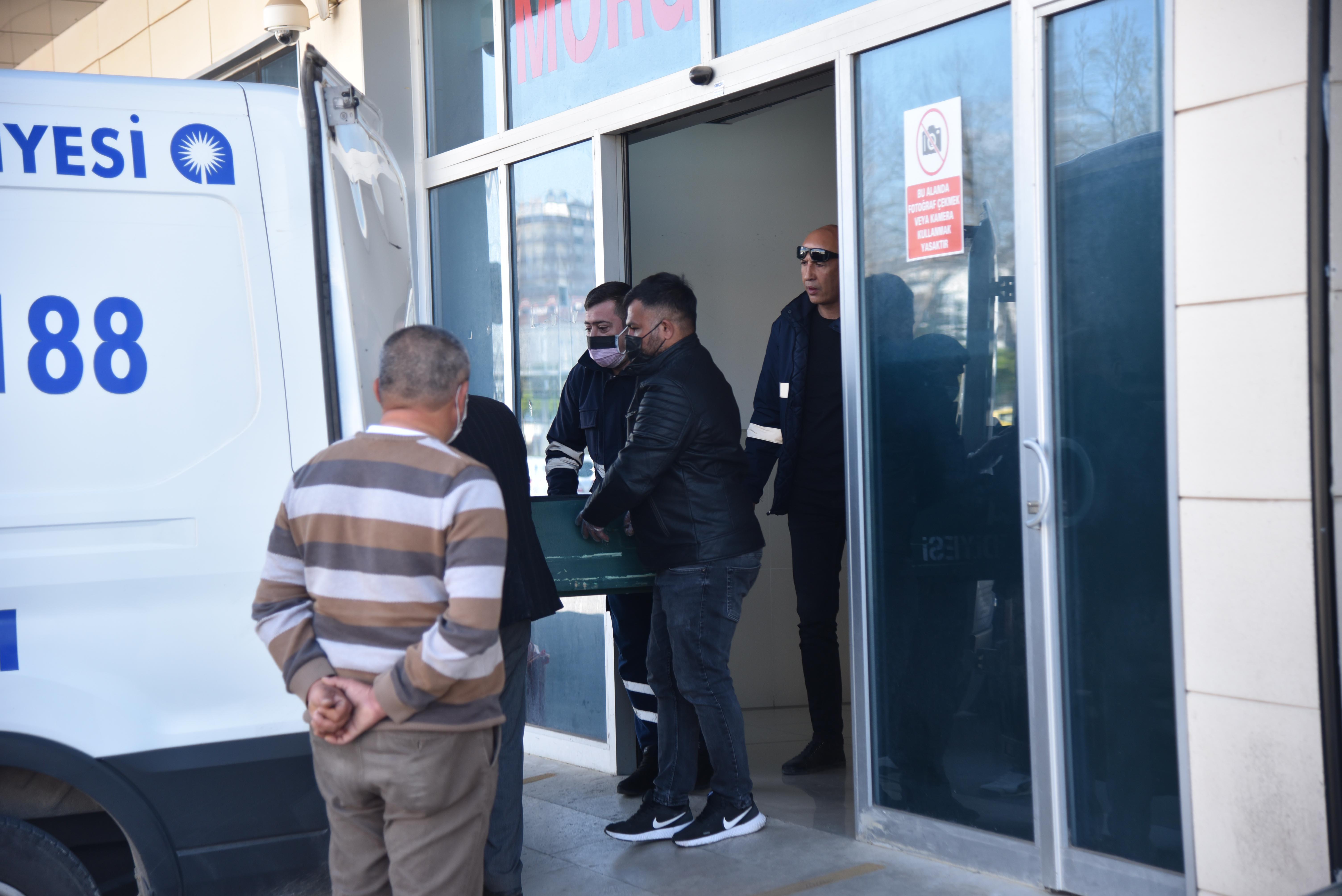 Öldürülen Gizem Türkiyede kadın olmak zor ama kadın ölmek kolay paylaşımı yapmış