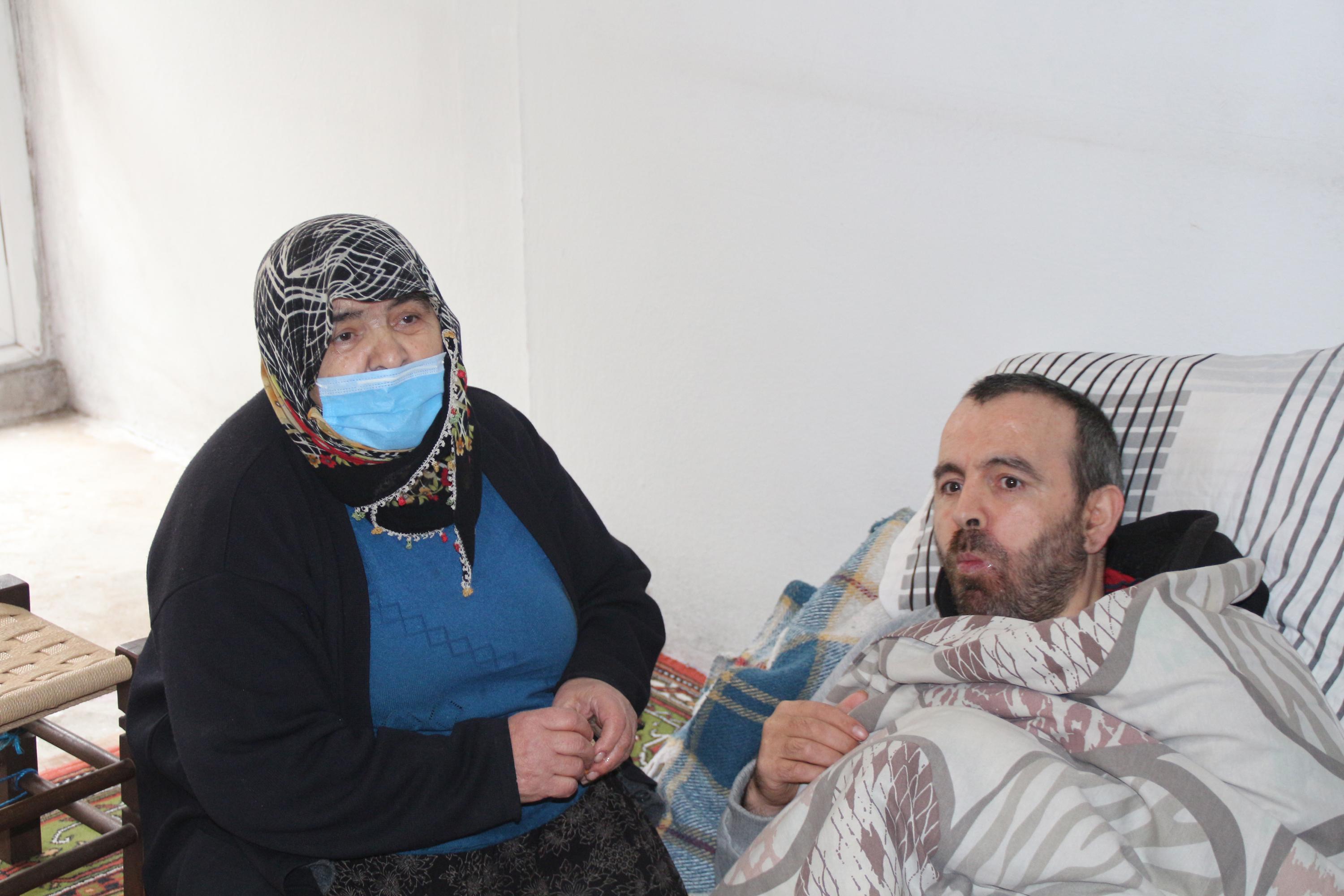 Yanan köyde çadır kurdurmadılar, komşularına evlerini açtılar
