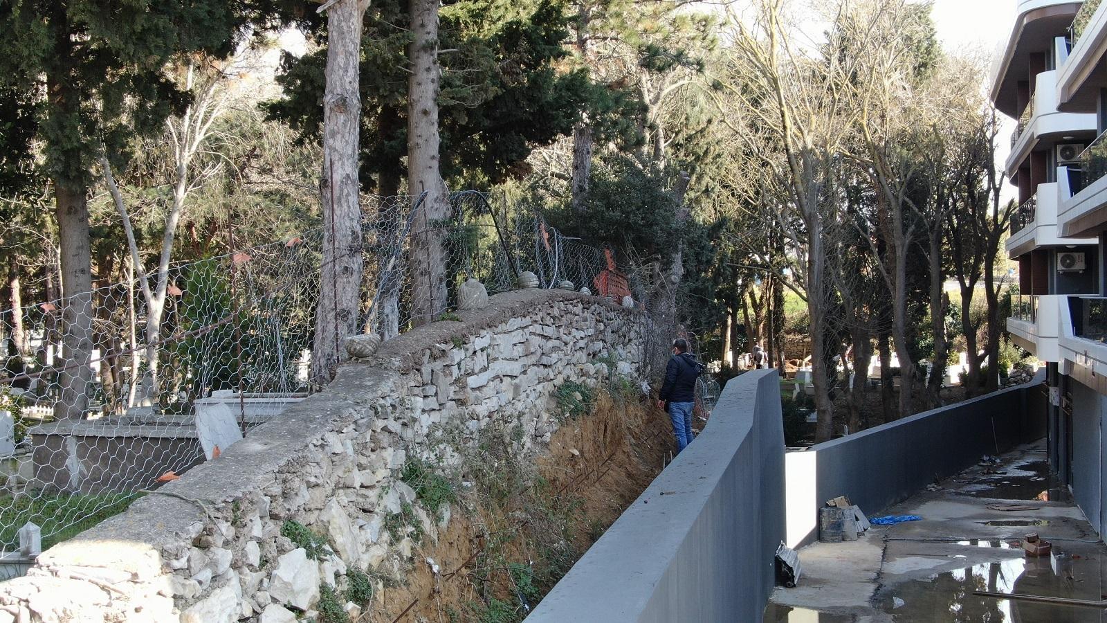 Şilede tarihi mezar taşlarının mezarlık duvarında kullanıldığı ortaya çıktı