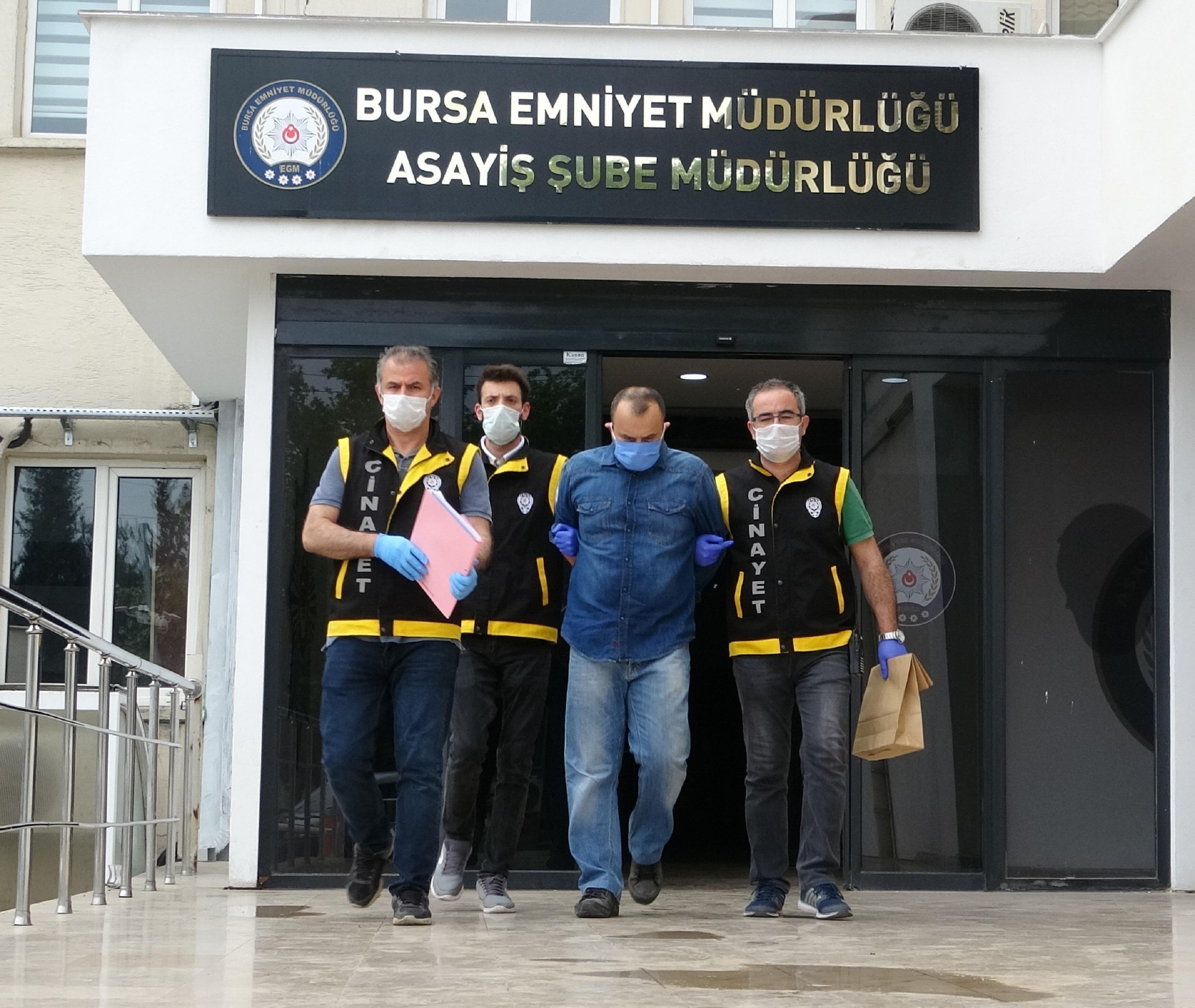 Babası tarafından öldürülen annesinin cesedini bulan Elanaz: Kırmızı tişört almış diye düşündüm