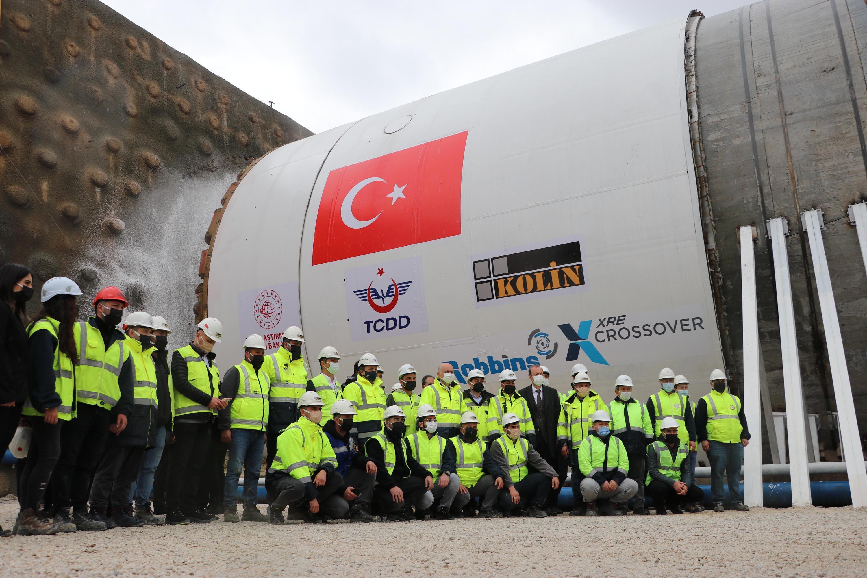 Bakan Karaismailoğlu, Türkiyenin en geniş tünelinin açma çalışmasını başlattı