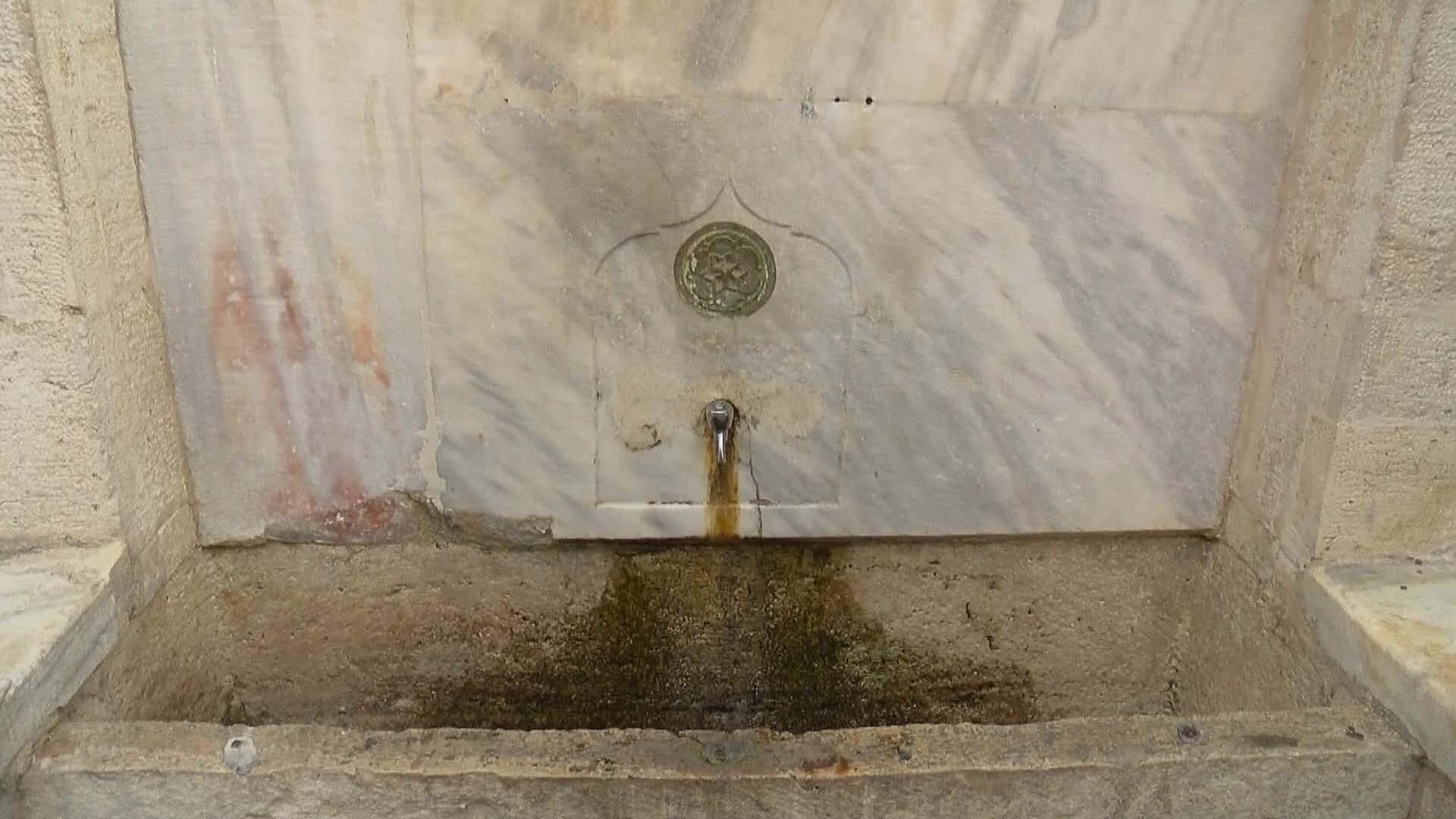 Tarihi çeşmelere tartışma yaratan musluklar