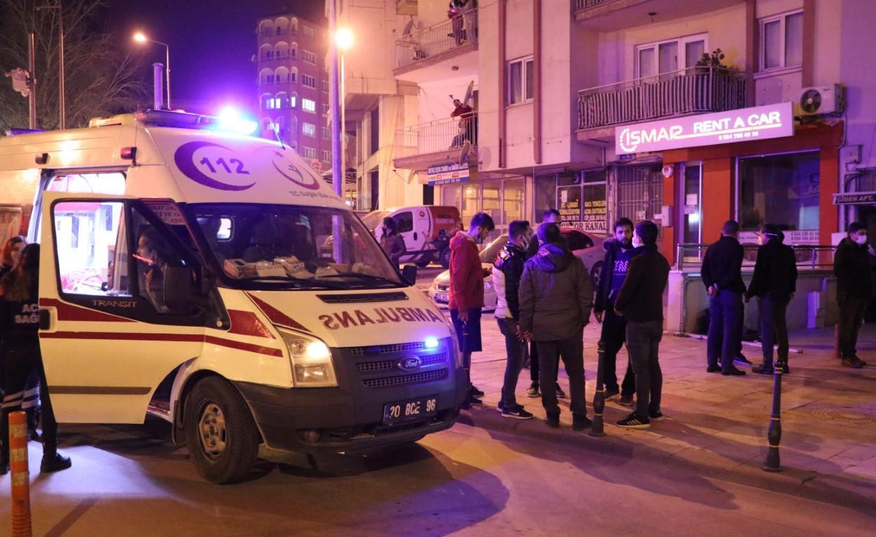 Apartman dairesine çatıdan girip eşini defalarca bıçaklayıp öldürdü