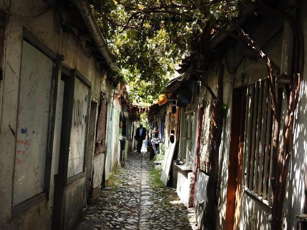 Dünyanın en dar sokağı’ olarak tanıtılan Dikiciler Sokağında restorasyon