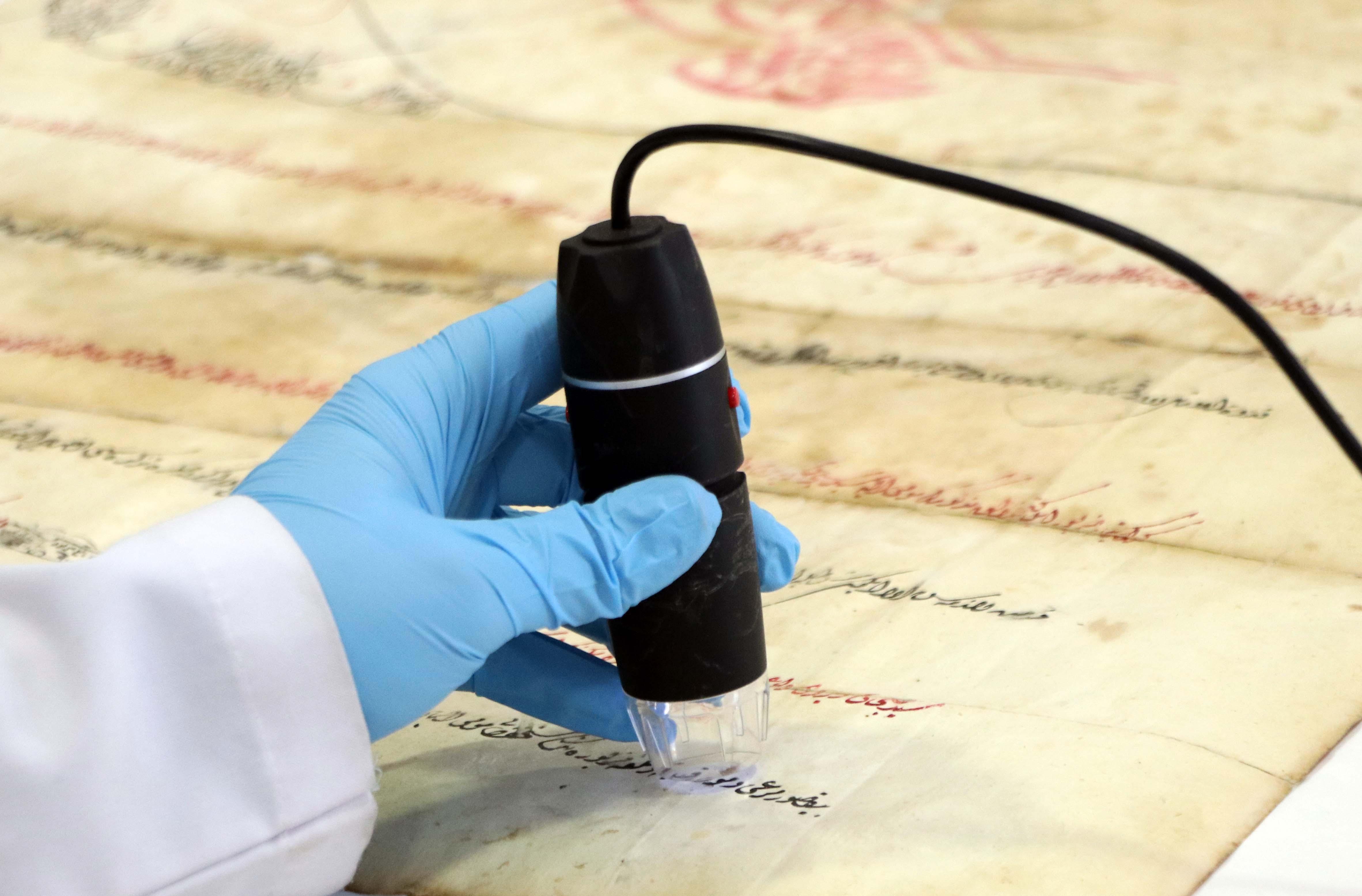 Tesadüfen bulunan padişah fermanı restore ediliyor