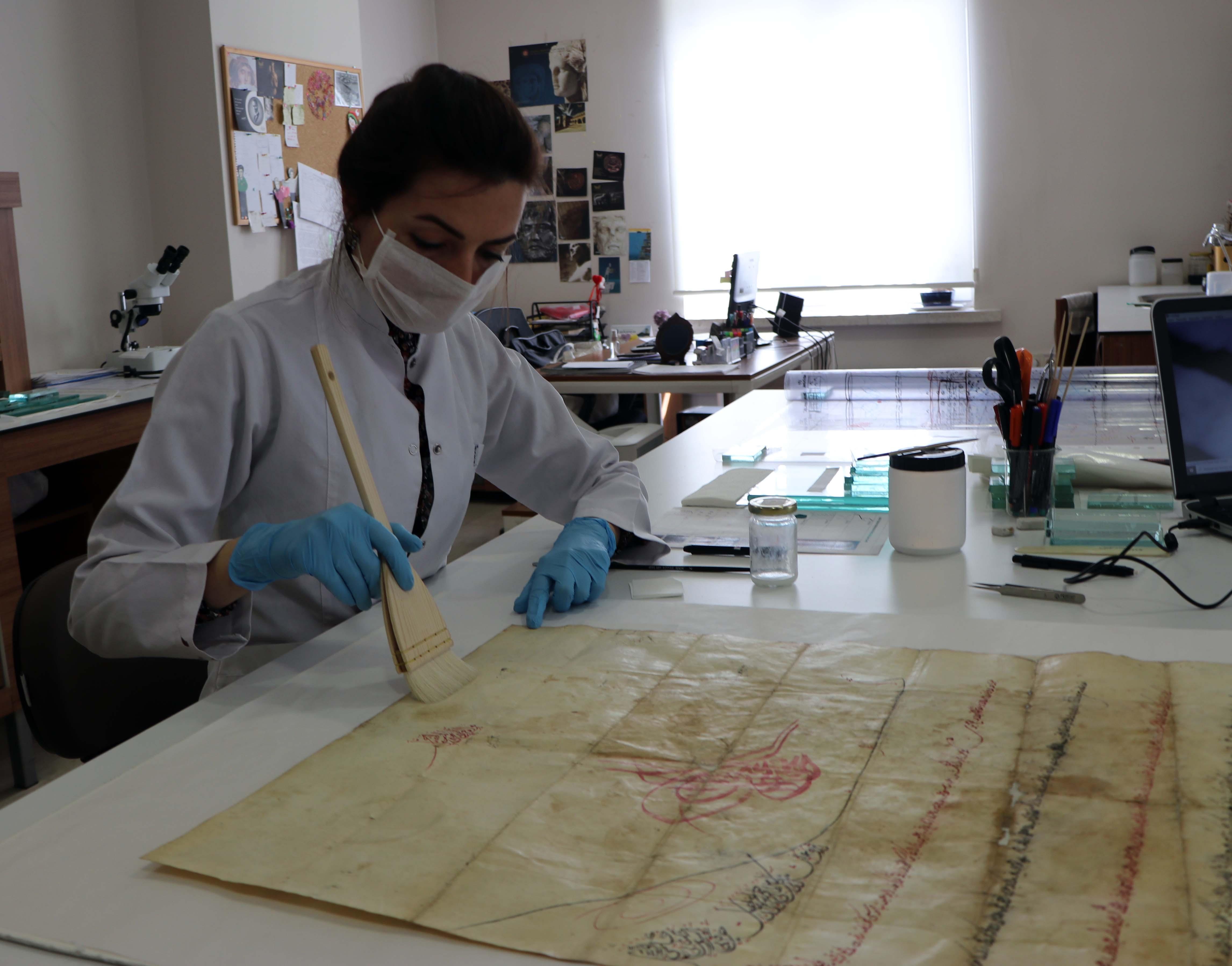 Tesadüfen bulunan padişah fermanı restore ediliyor