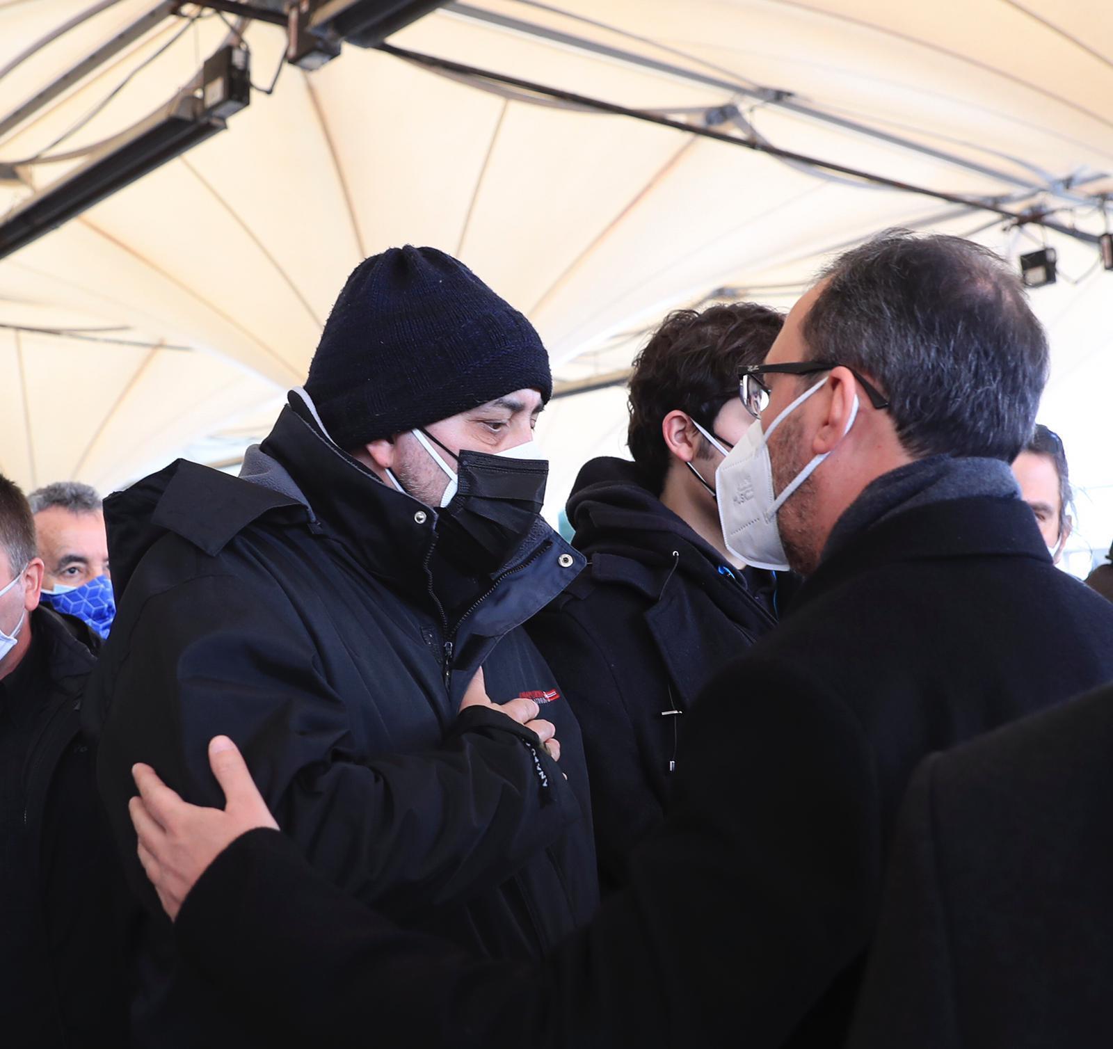 Bakan Kasapoğlu, milli sporcu Korhan Yamaçın eşinin cenazesine katıldı