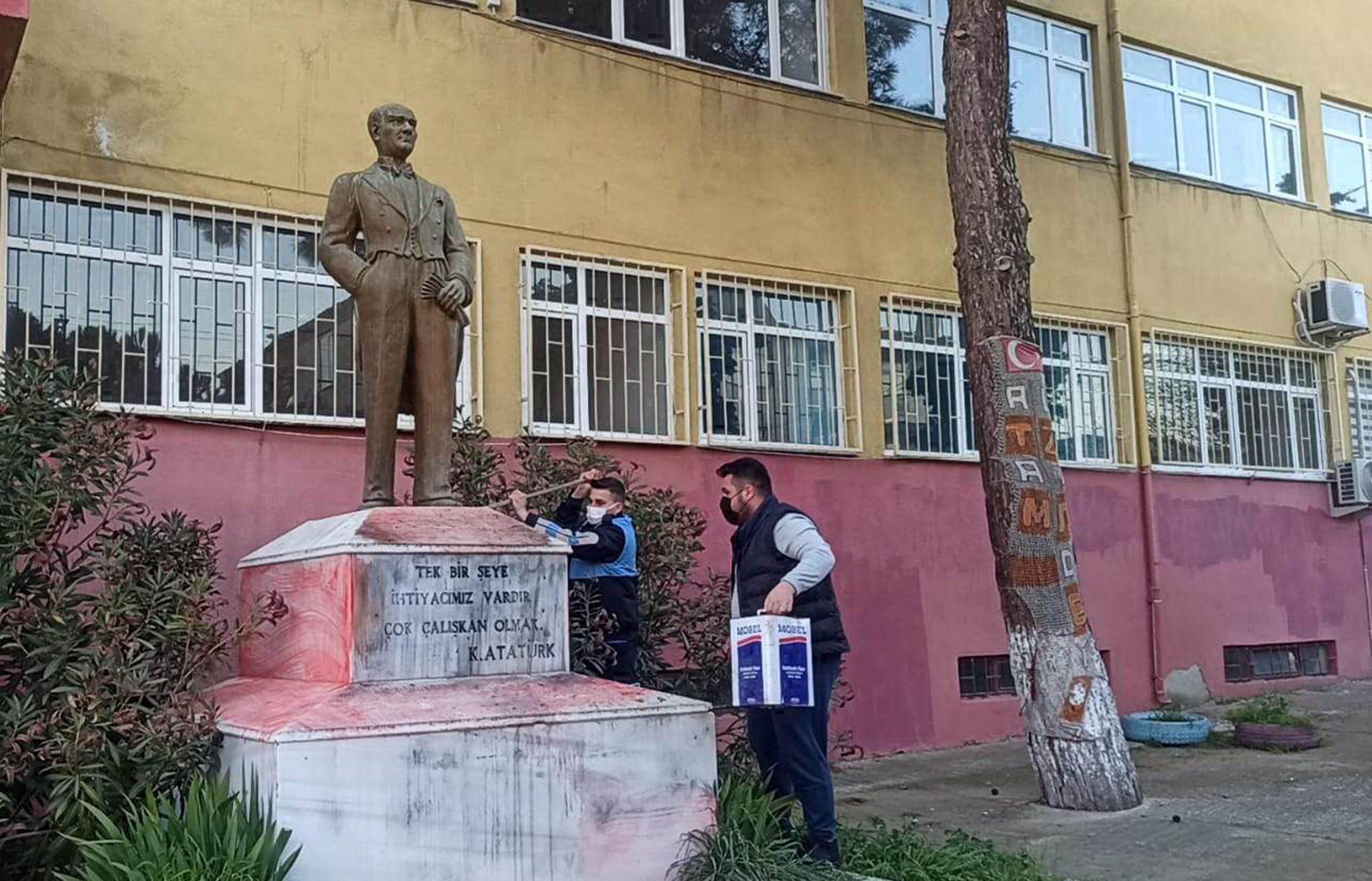 Tekirdağda Atatürk heykeline çirkin saldırı