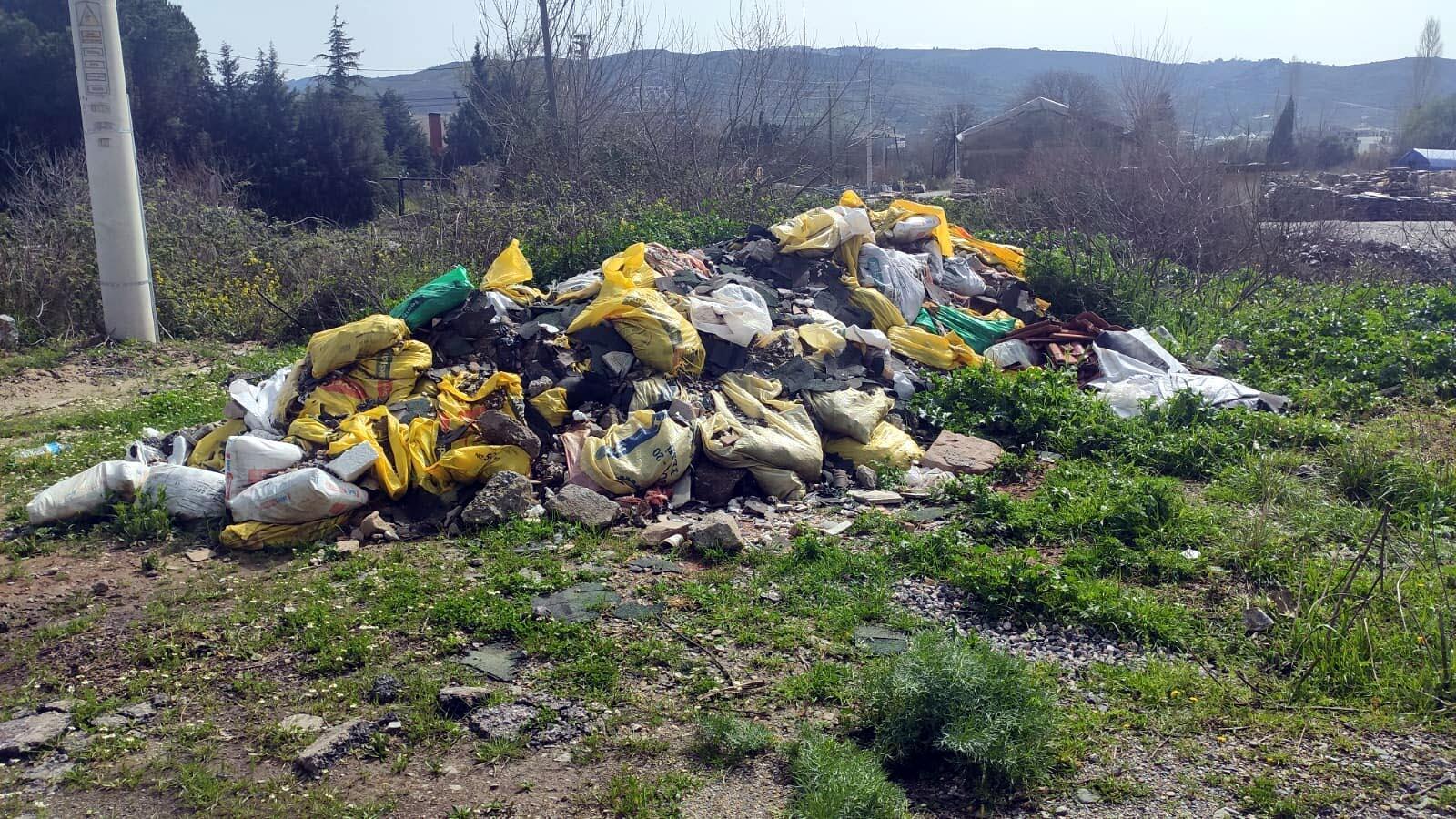 Çöplüğe dönen Çamlıçay Deresinde taşkın alarmı