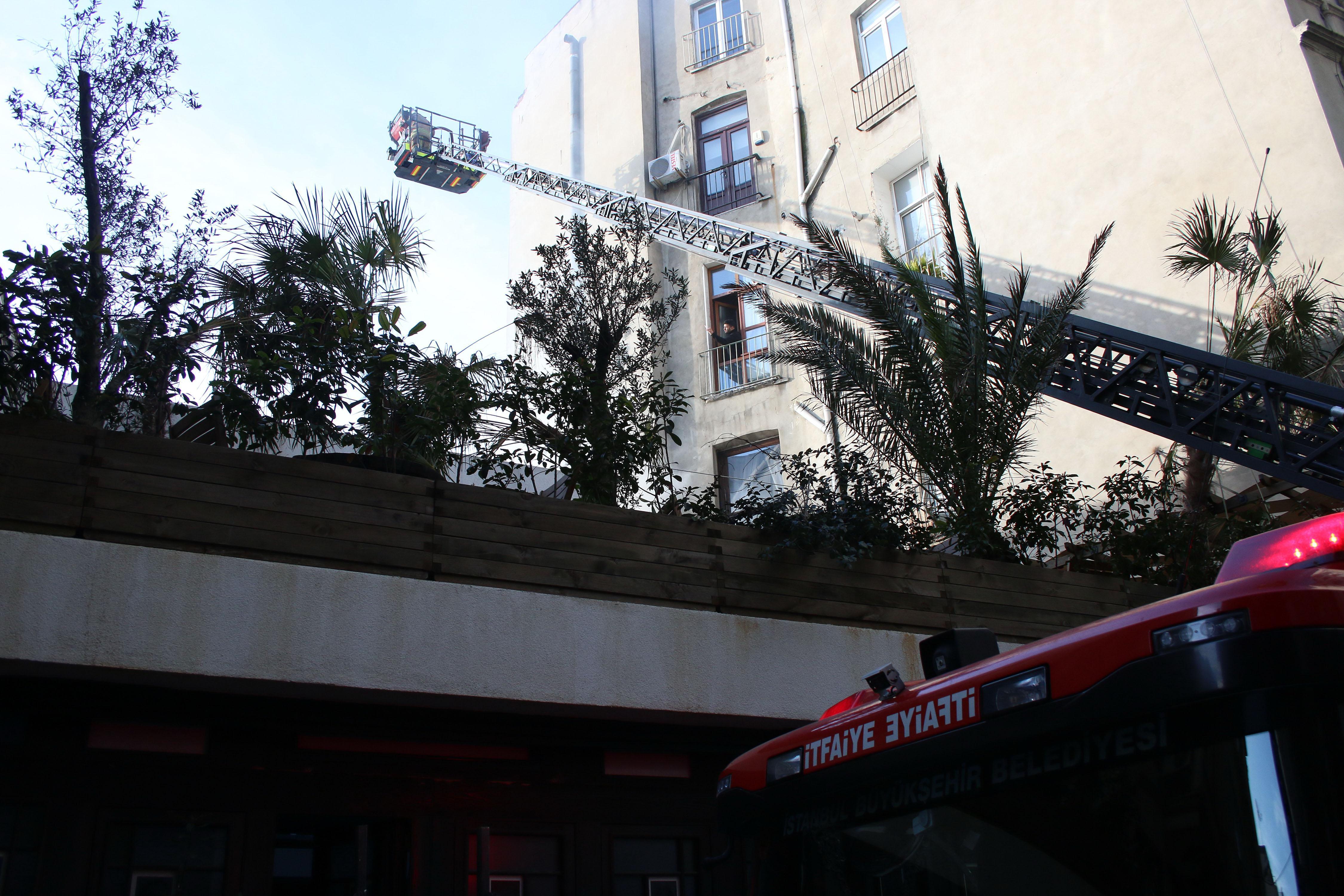 Beyoğlu Çiçek Barda yangın