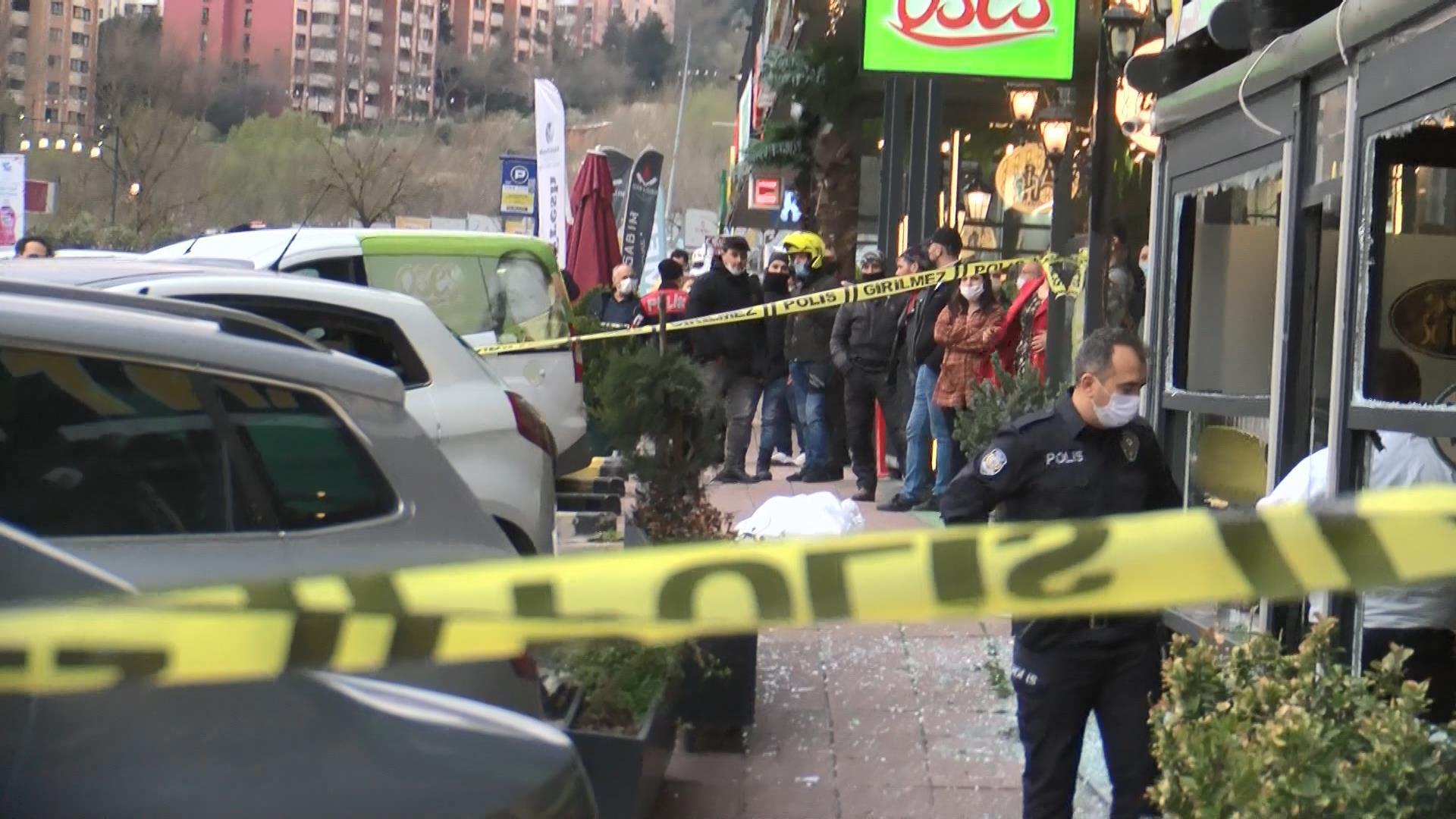 Başakşehirde çıkan silahlı kavgada 2 kişi öldü, 2 kişi de yaralandı. Dehşet anları kamerada