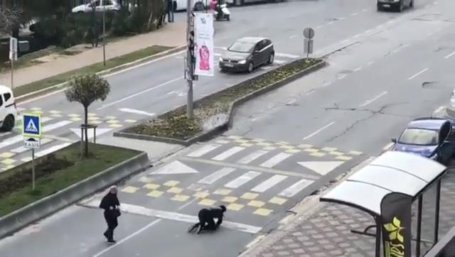 Başakşehirde çıkan silahlı kavgada 2 kişi öldü, 2 kişi de yaralandı. Dehşet anları kamerada