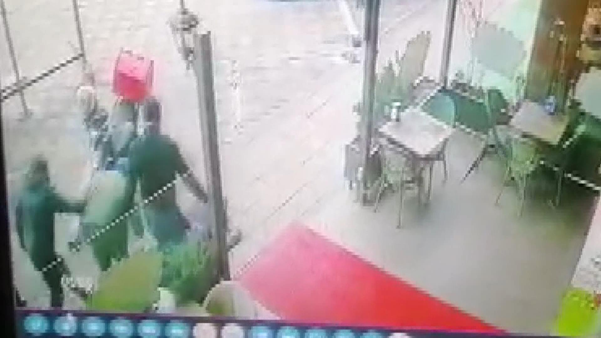 Başakşehirde çıkan silahlı kavgada 2 kişi öldü, 2 kişi de yaralandı. Dehşet anları kamerada