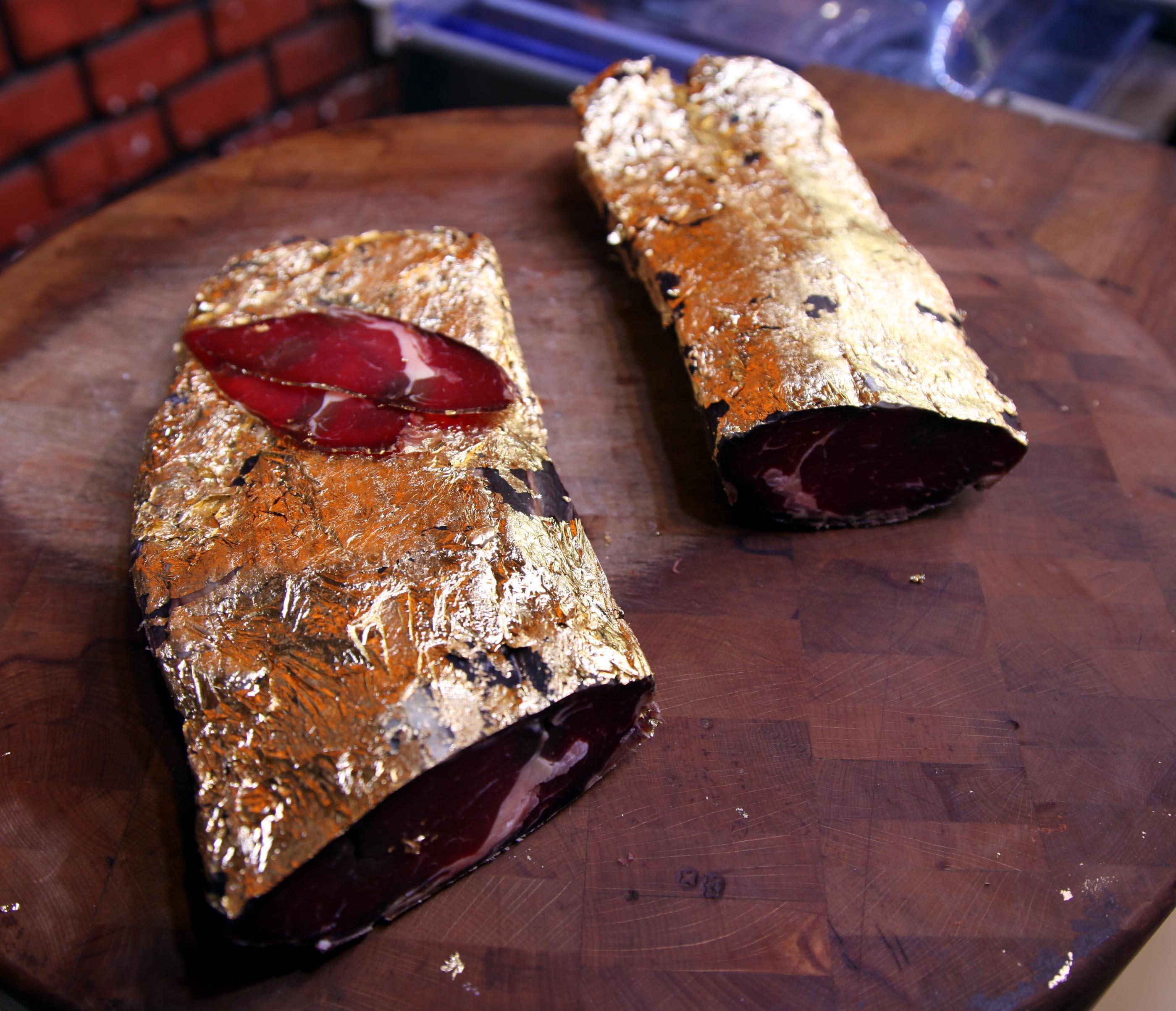 Pastırmacı Tolga, altın kaplamalı pastırmayı 800 liradan satışa sundu