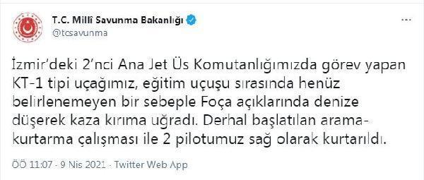 Foçada askeri eğitim uçağı denize düştü: 2 pilot sağ kurtarıldı