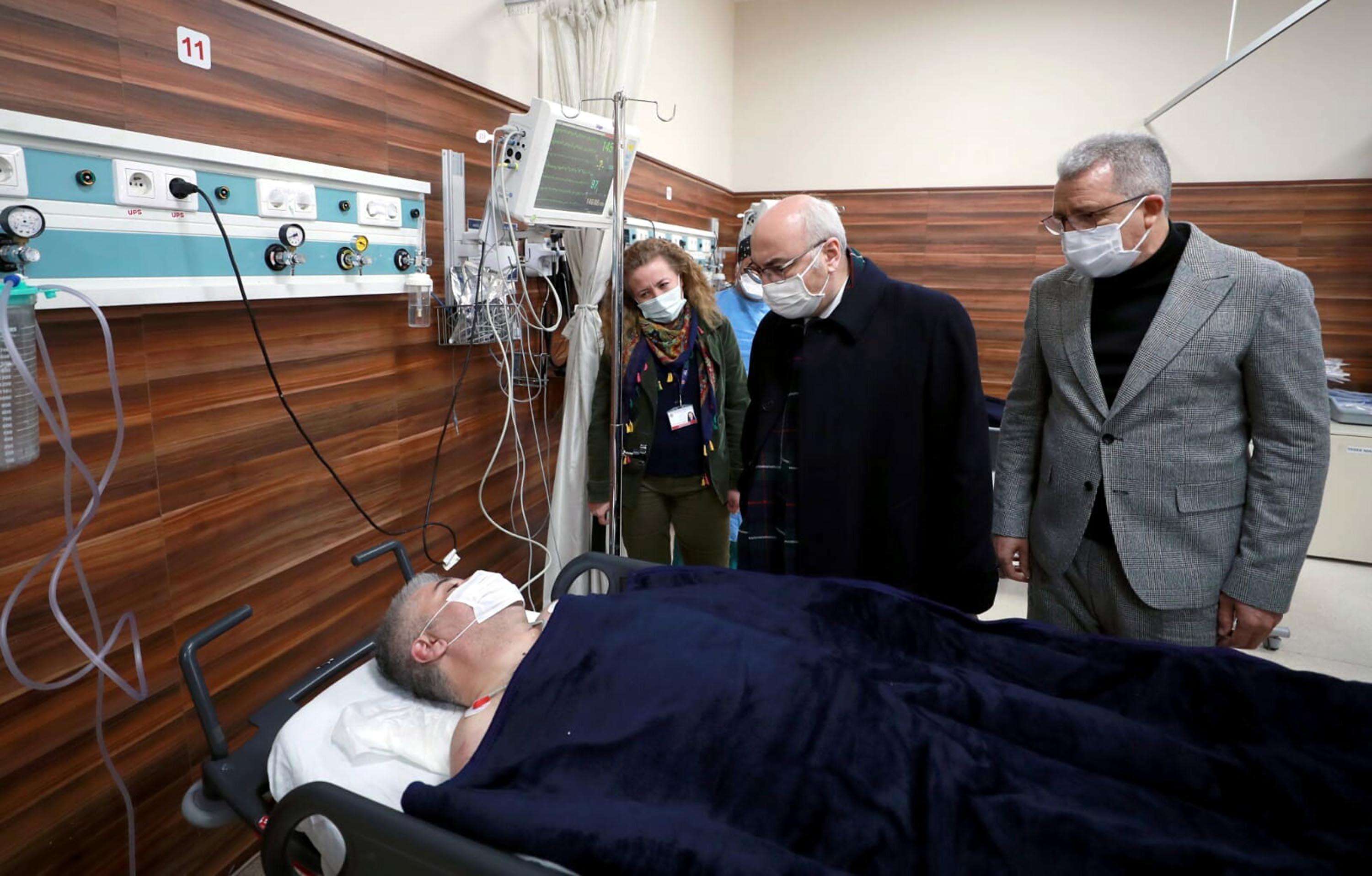 Foçada askeri eğitim uçağı denize düştü: 2 pilot sağ kurtarıldı