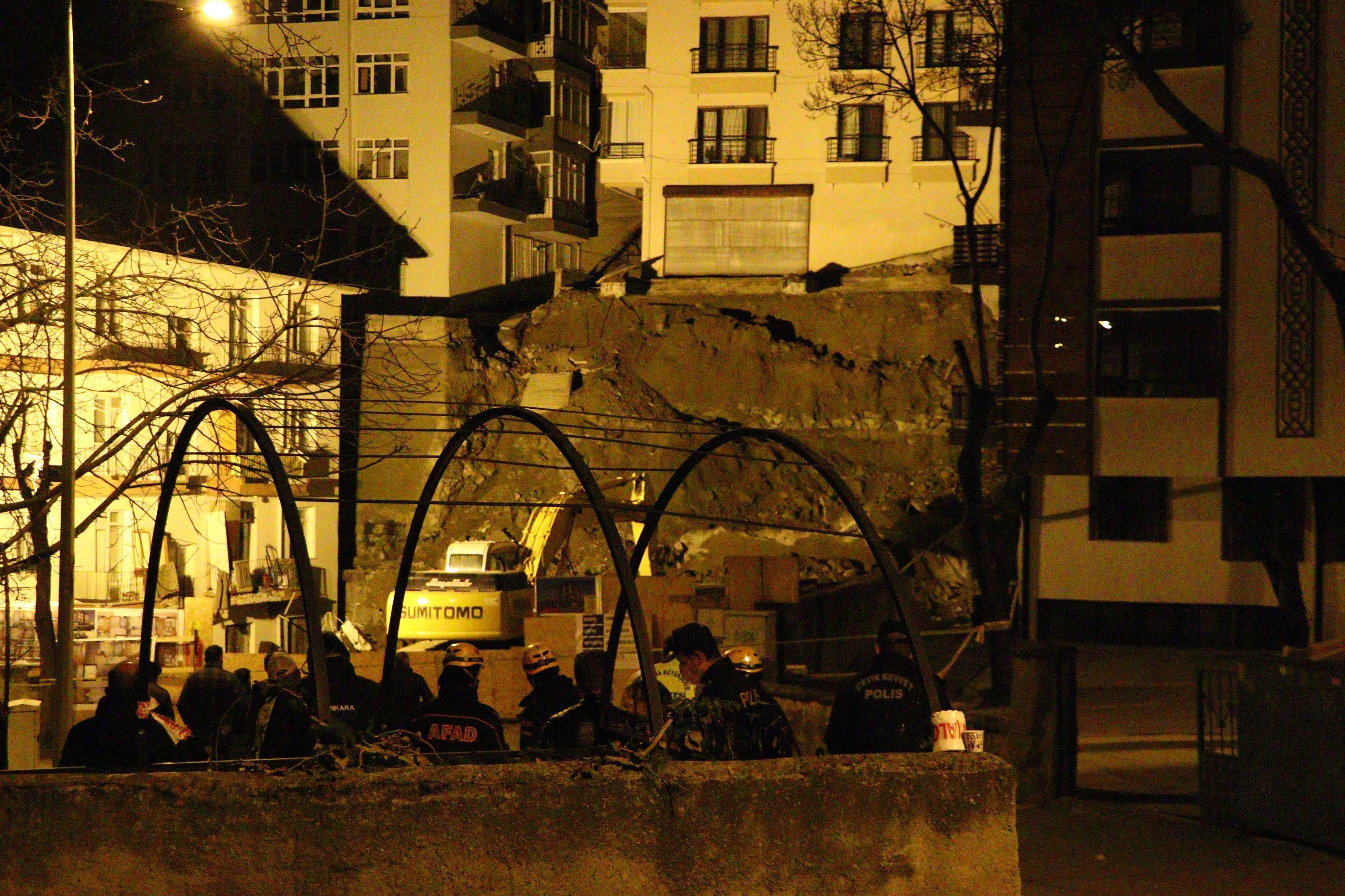 Ankarada, temeli kayan apartman nedeniyle 21 bina boşaltıldı