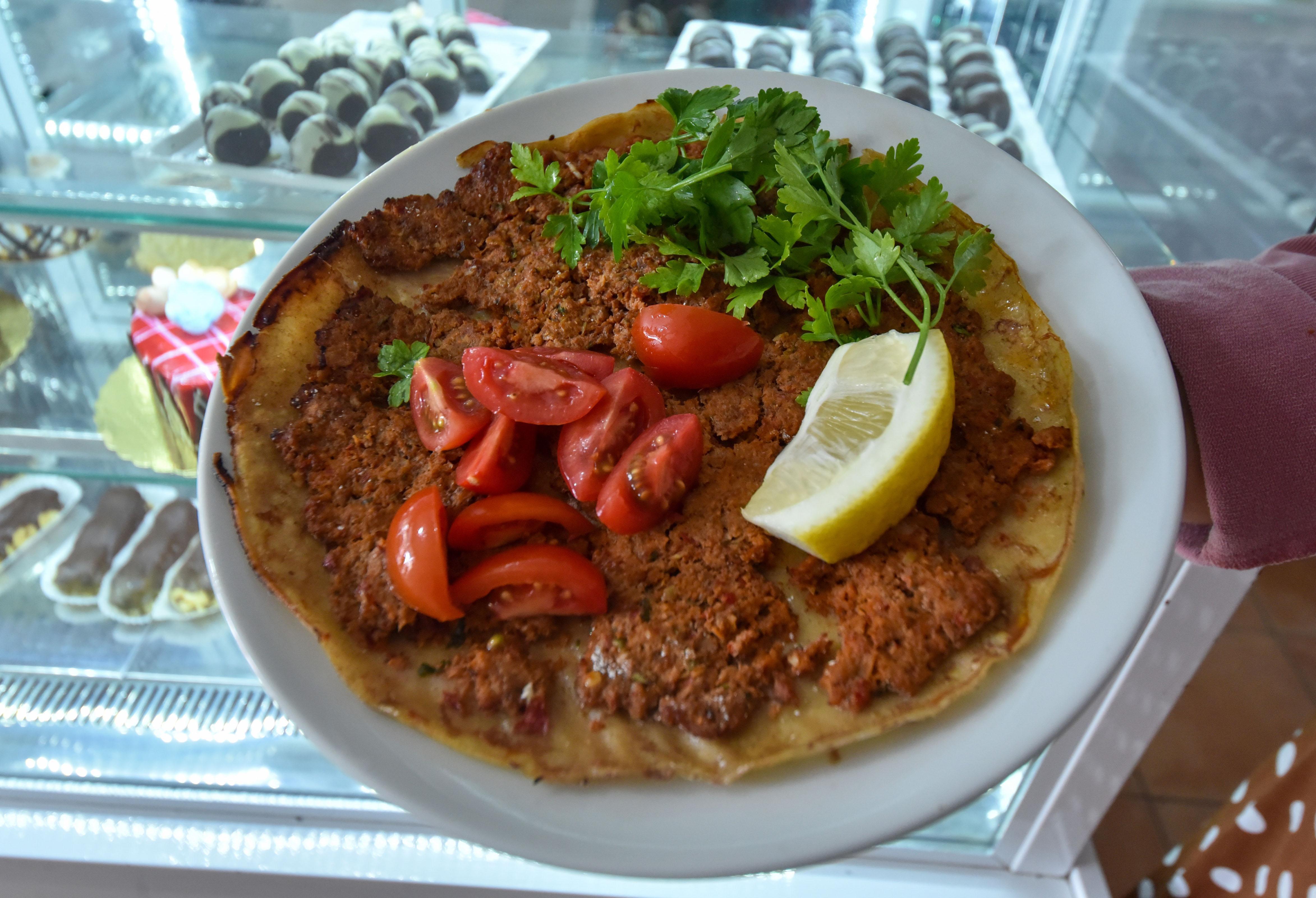 Çölyak hastası pastane sahibi, glutensiz lahmacun yaptı