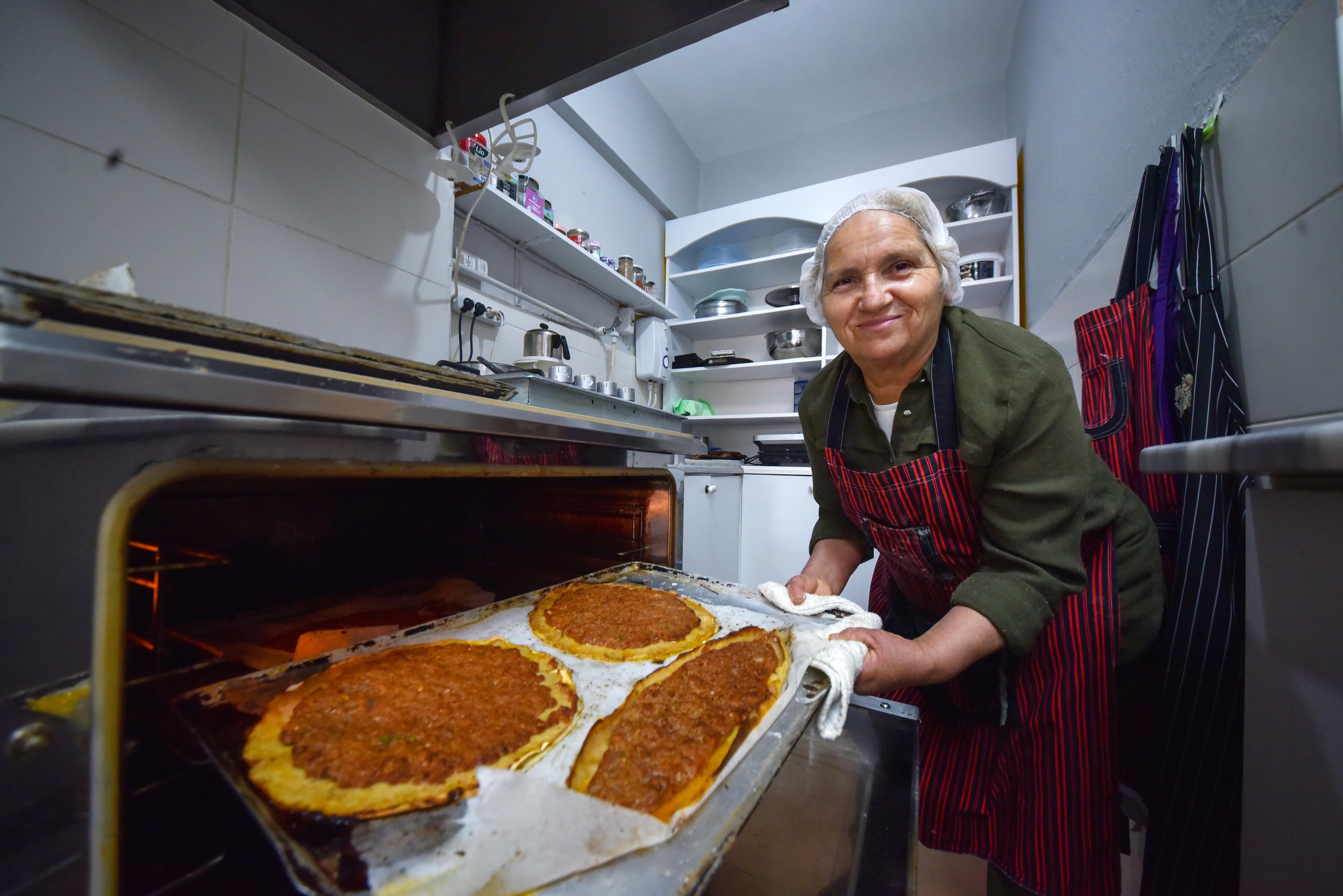 Çölyak hastası pastane sahibi, glutensiz lahmacun yaptı