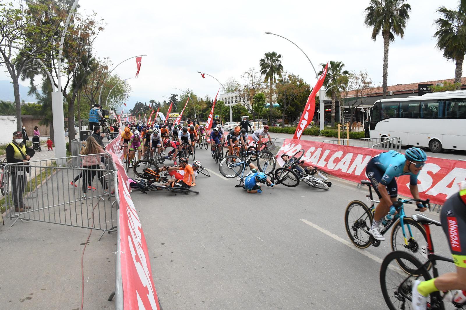 56ncı Cumhurbaşkanlığı Türkiye Bisiklet Turu Alanya-Kemer etabını Mark Cavendish kazandı