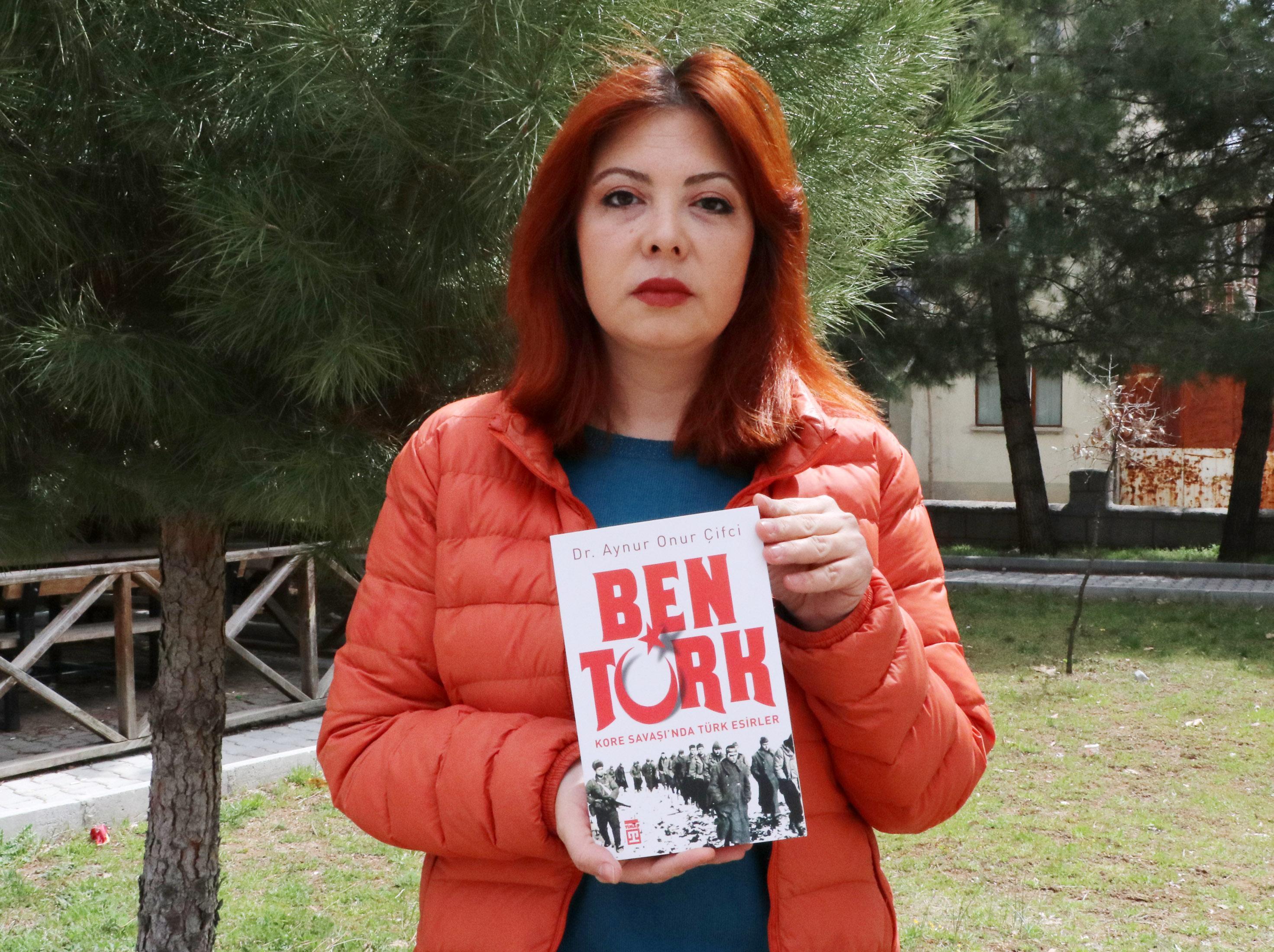 ABD ordusuna emsal olan Koredeki Türk esirlerin mücadelesini kitaplaştırdı