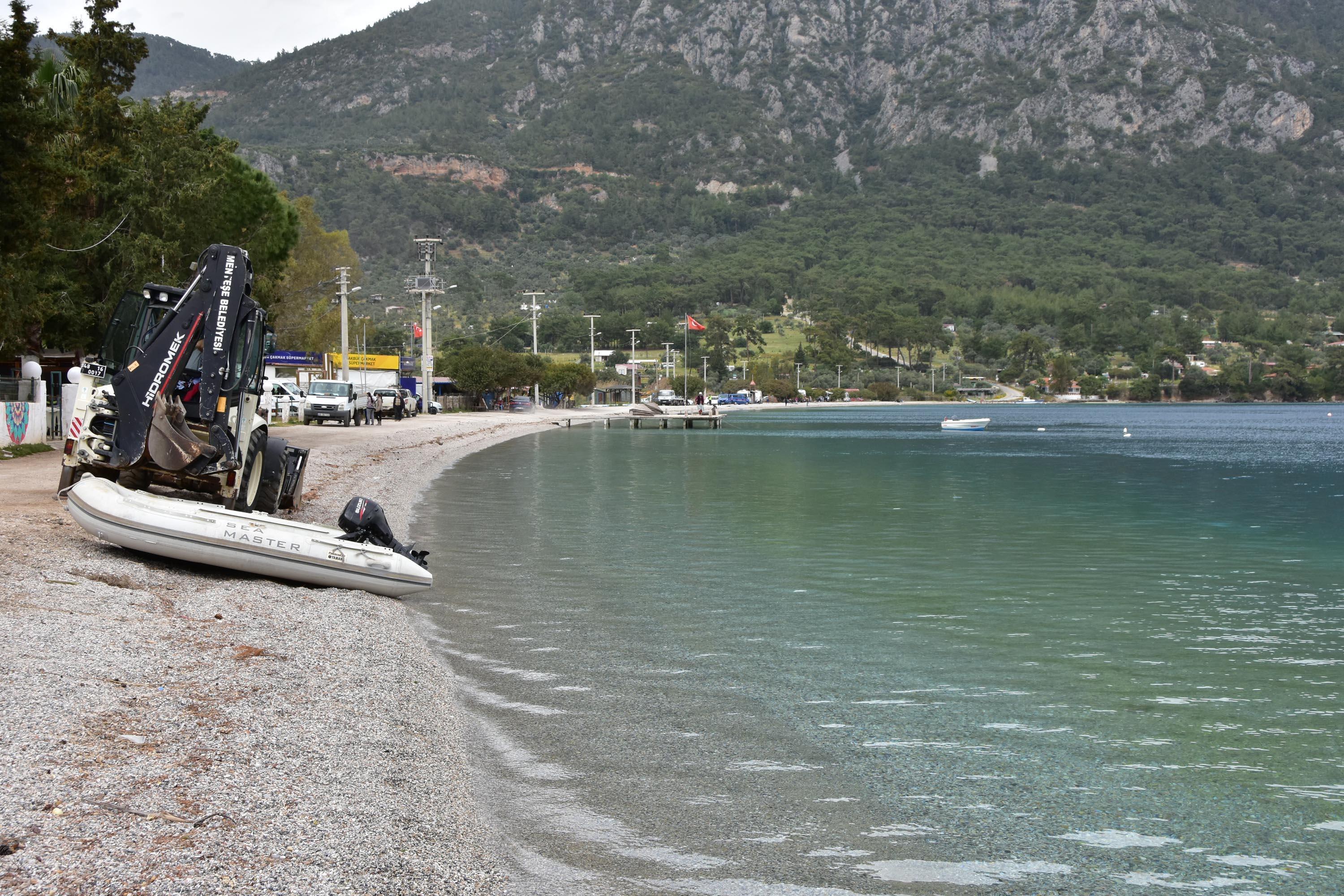 Akbük Koyunda gergin yıkım