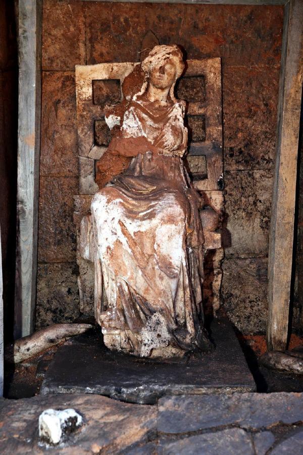 Kibele heykeli bulunan 2 bin 300 yıllık kaleye taş ocağı tehdidi