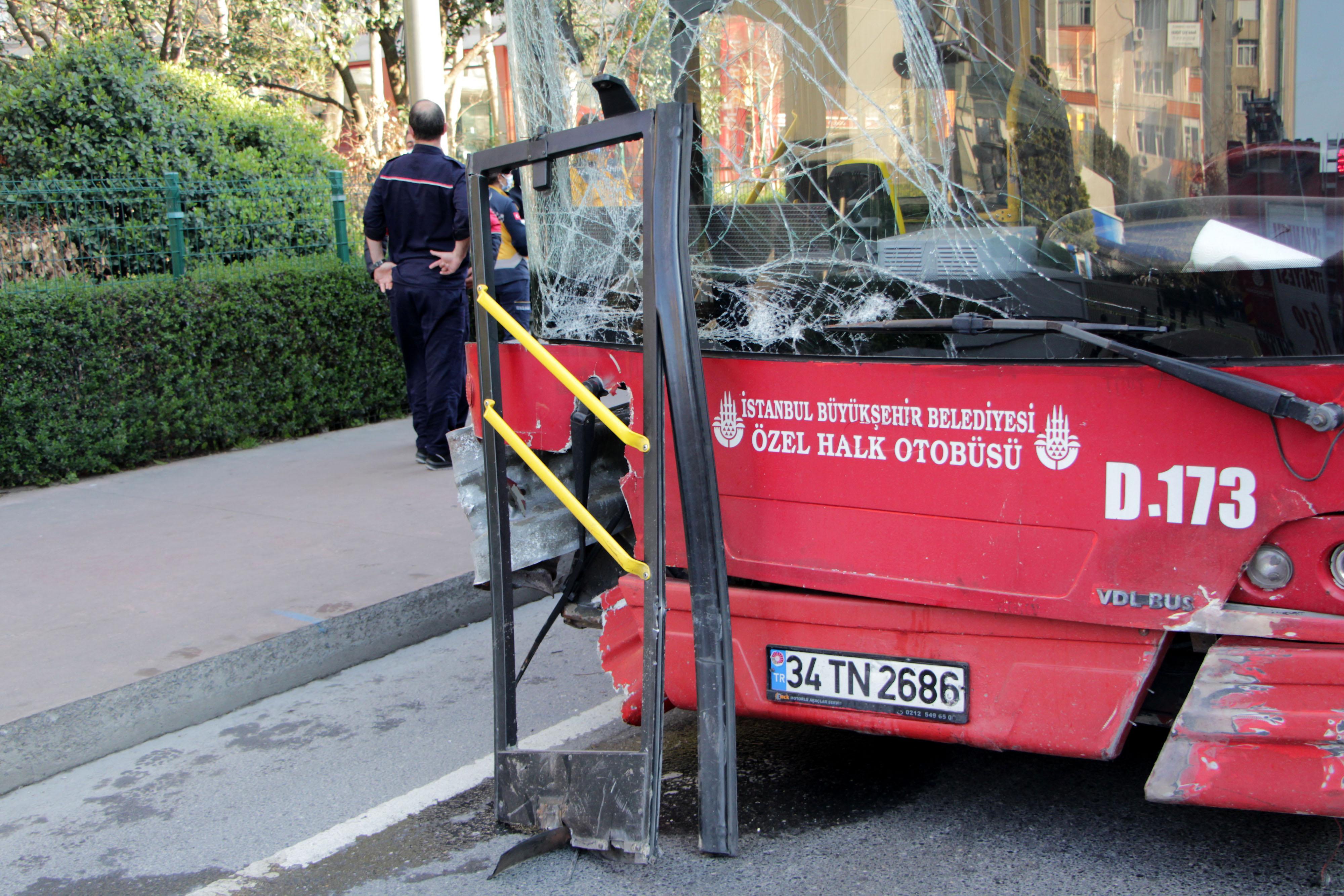 Beşiktaştaki otobüs kazası kamerada; şoför telefonla oynuyordu