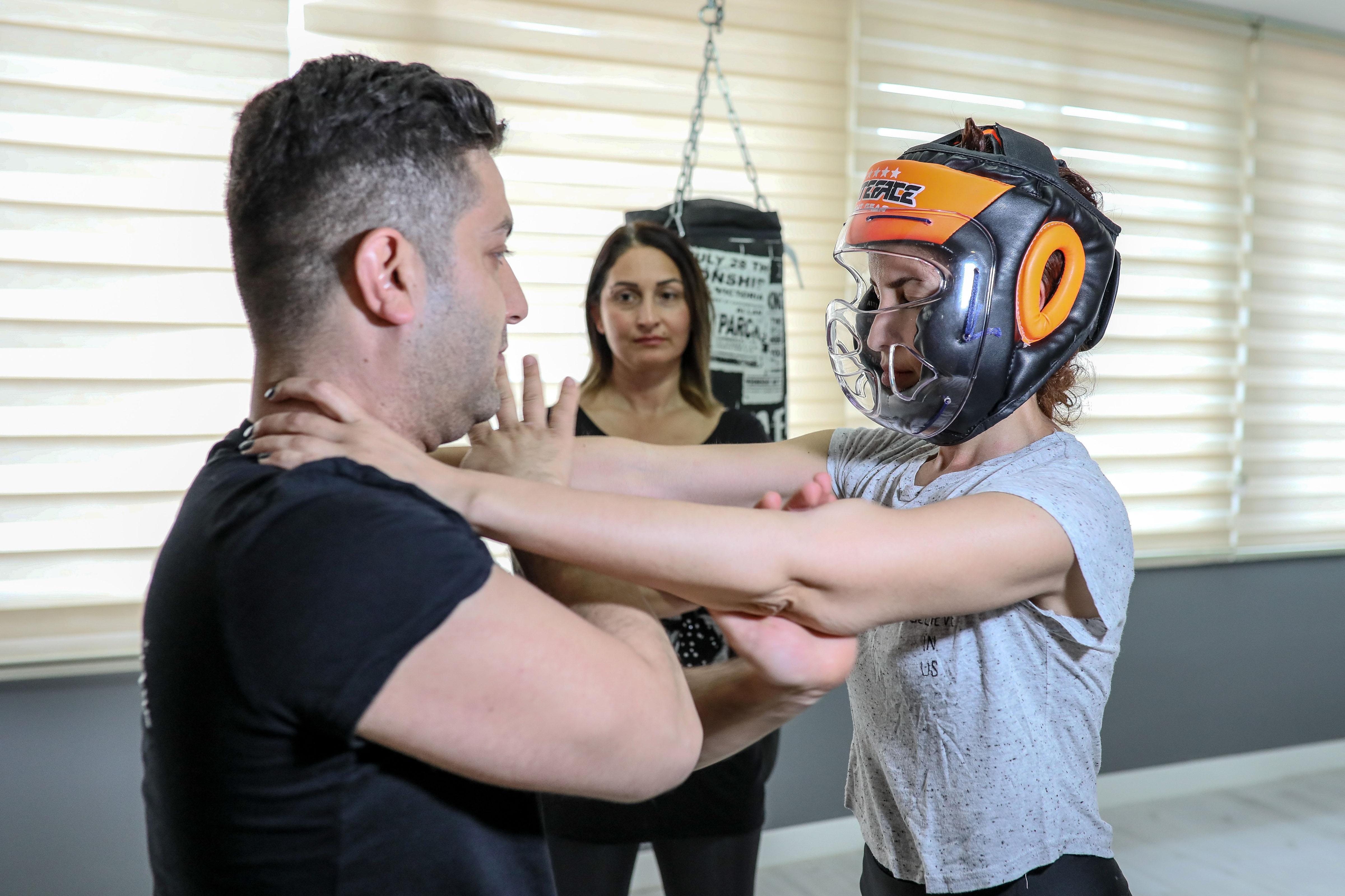 Antalyalı kadınlar, krav maga ile kendilerini koruyor