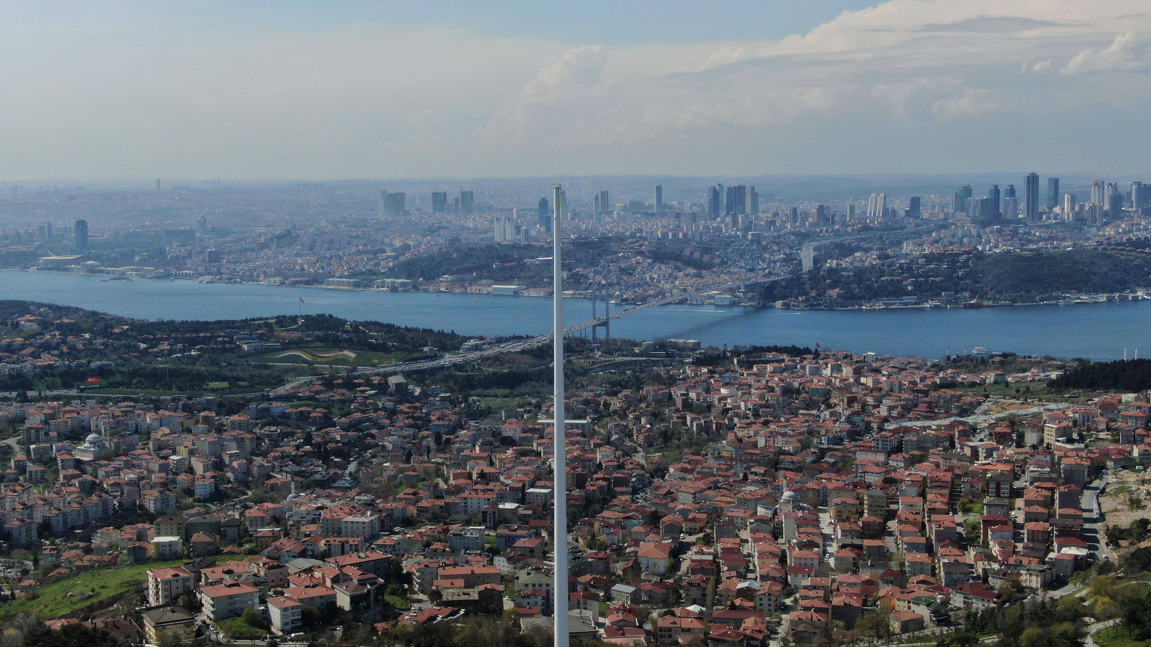 Türkiyenin en uzun bayrak direği Çamlıca Tepesinde