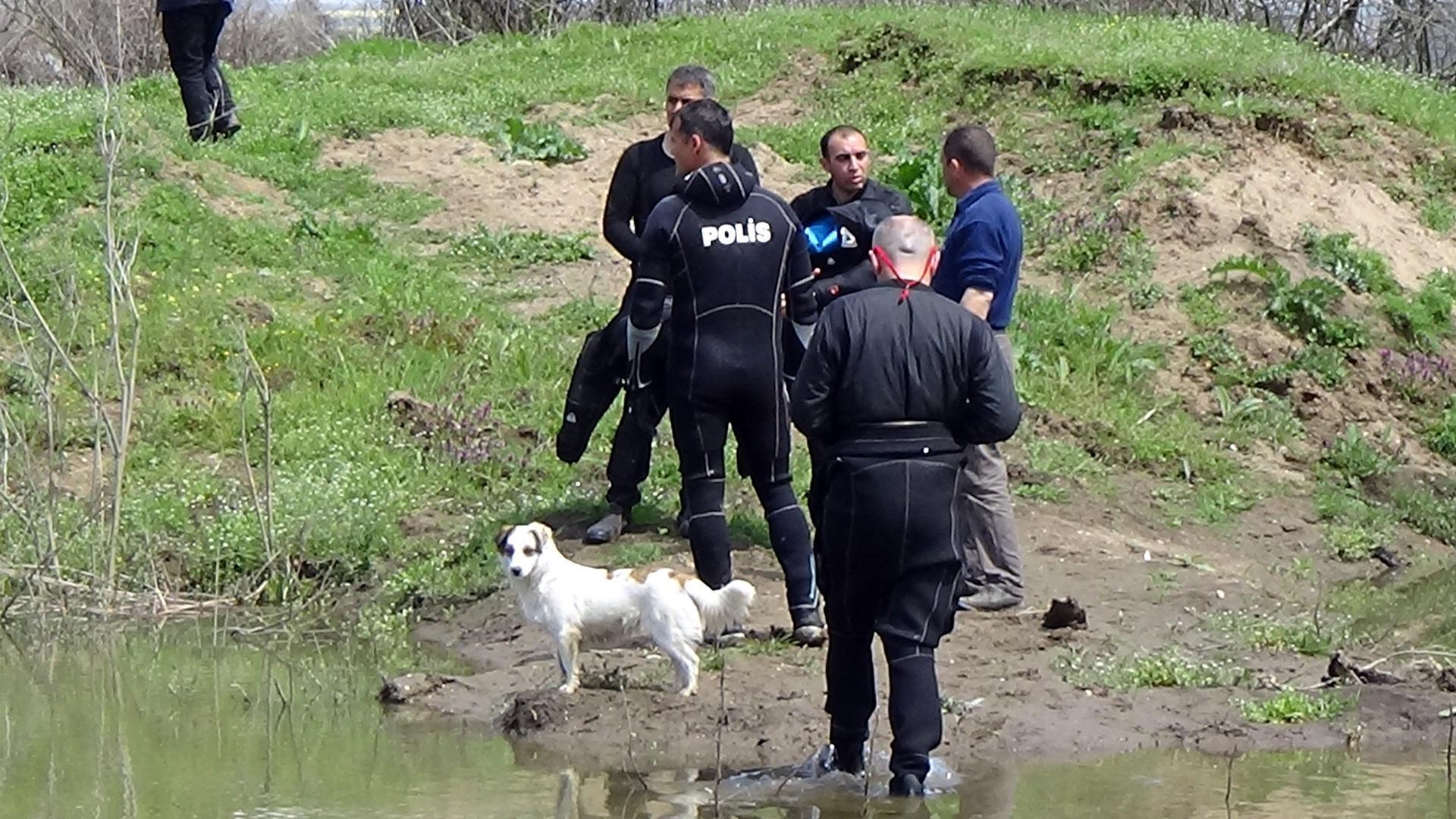 Nehirde aranan yaşlı adamın beslediği köpek, bir an olsun bölgeden ayrılmadı