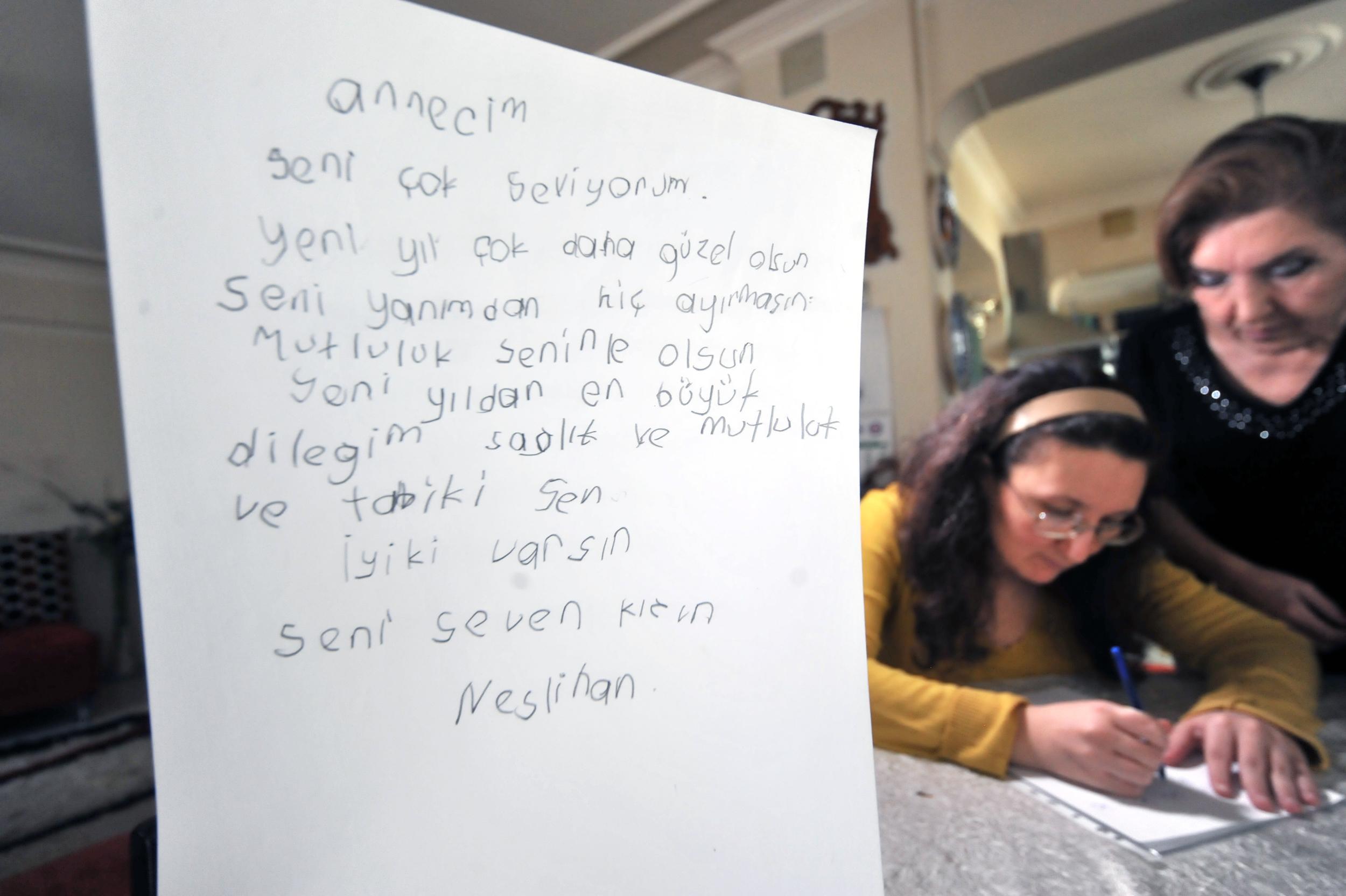 Bitkisel hayata girip hafızası silinen kızına, her şeyi yeniden öğretti